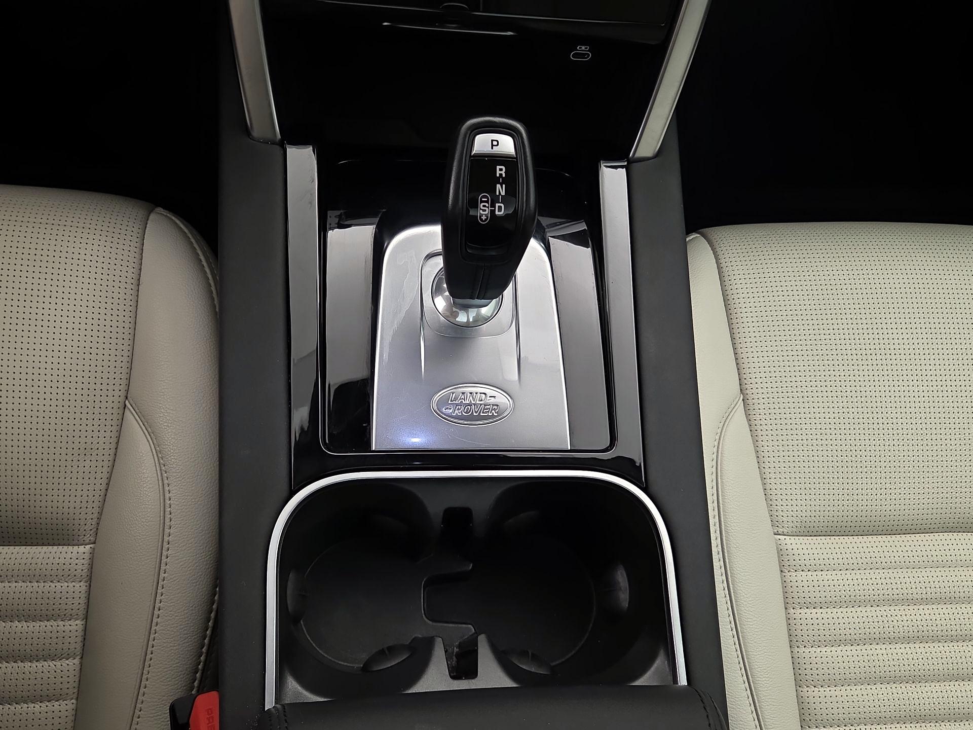 Thumbnail: 2021 Land Rover Discovery Sport - 18