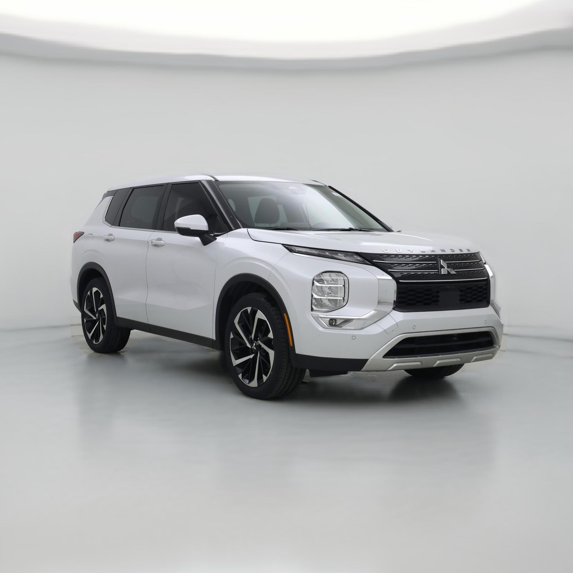 Thumbnail: 2023 Mitsubishi Outlander - 1