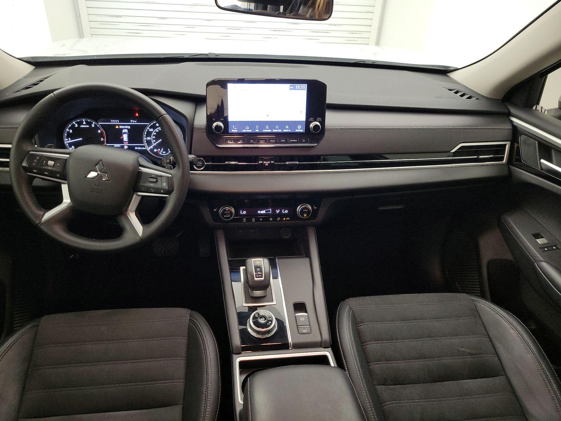 Thumbnail: 2023 Mitsubishi Outlander - 9