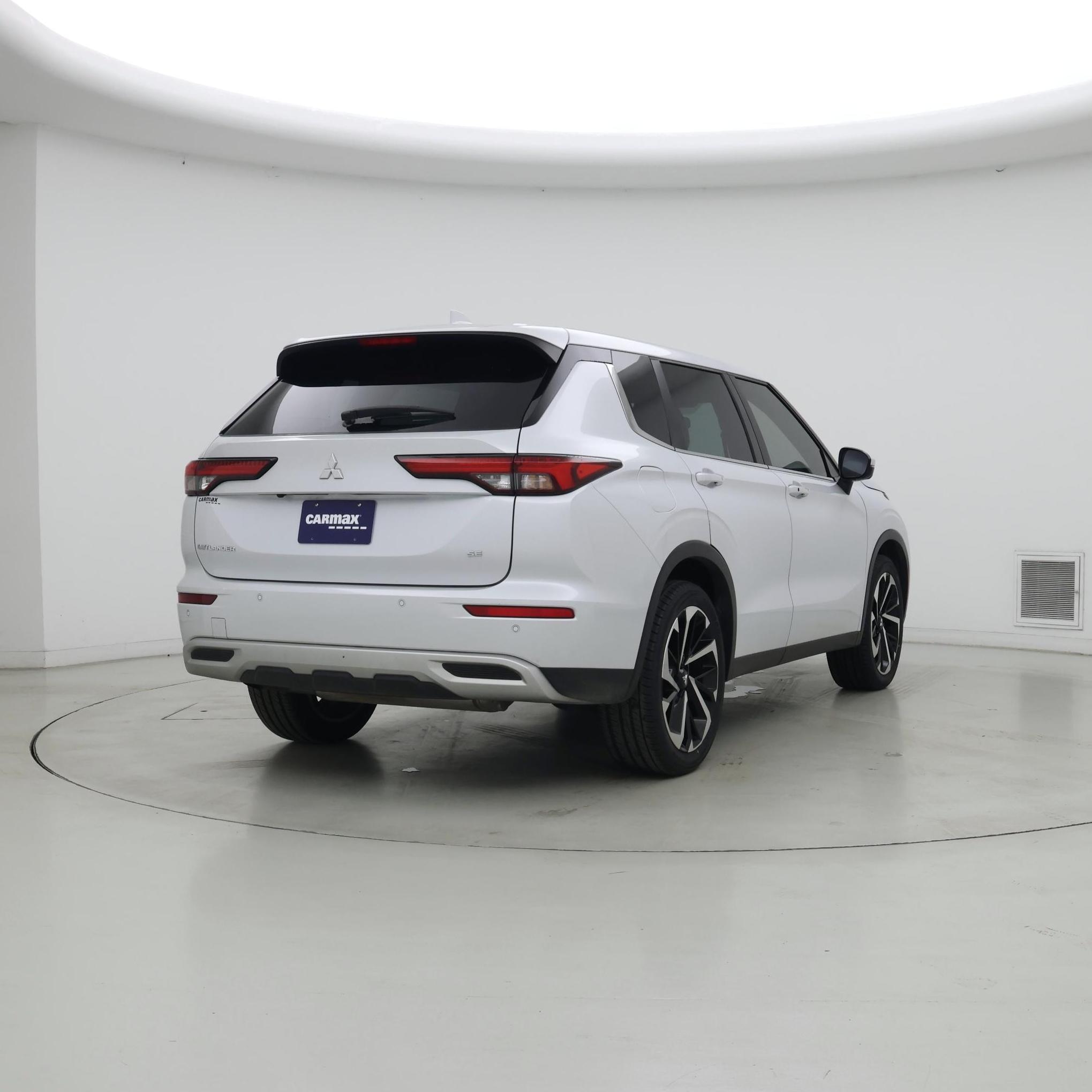 Thumbnail: 2023 Mitsubishi Outlander - 8