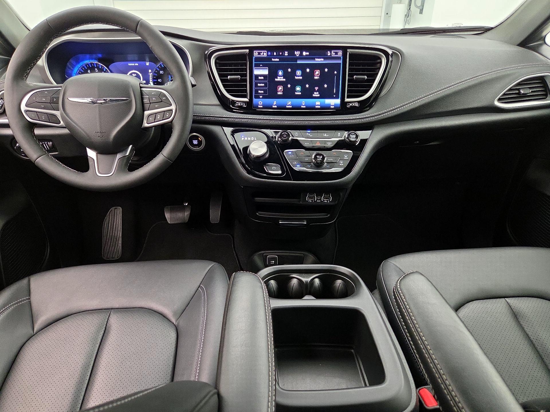 Thumbnail: 2025 Chrysler Pacifica - 9