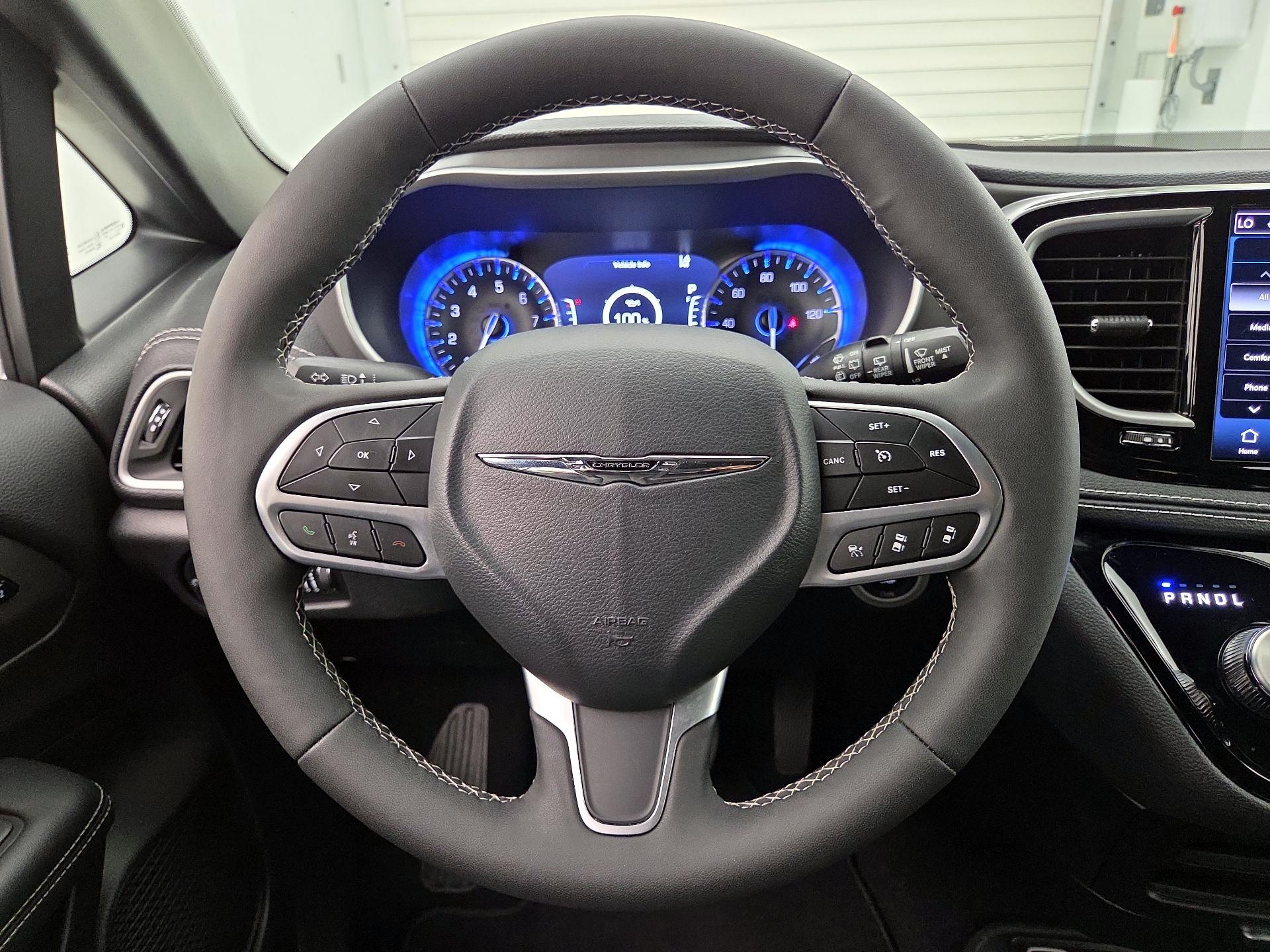 Thumbnail: 2025 Chrysler Pacifica - 10