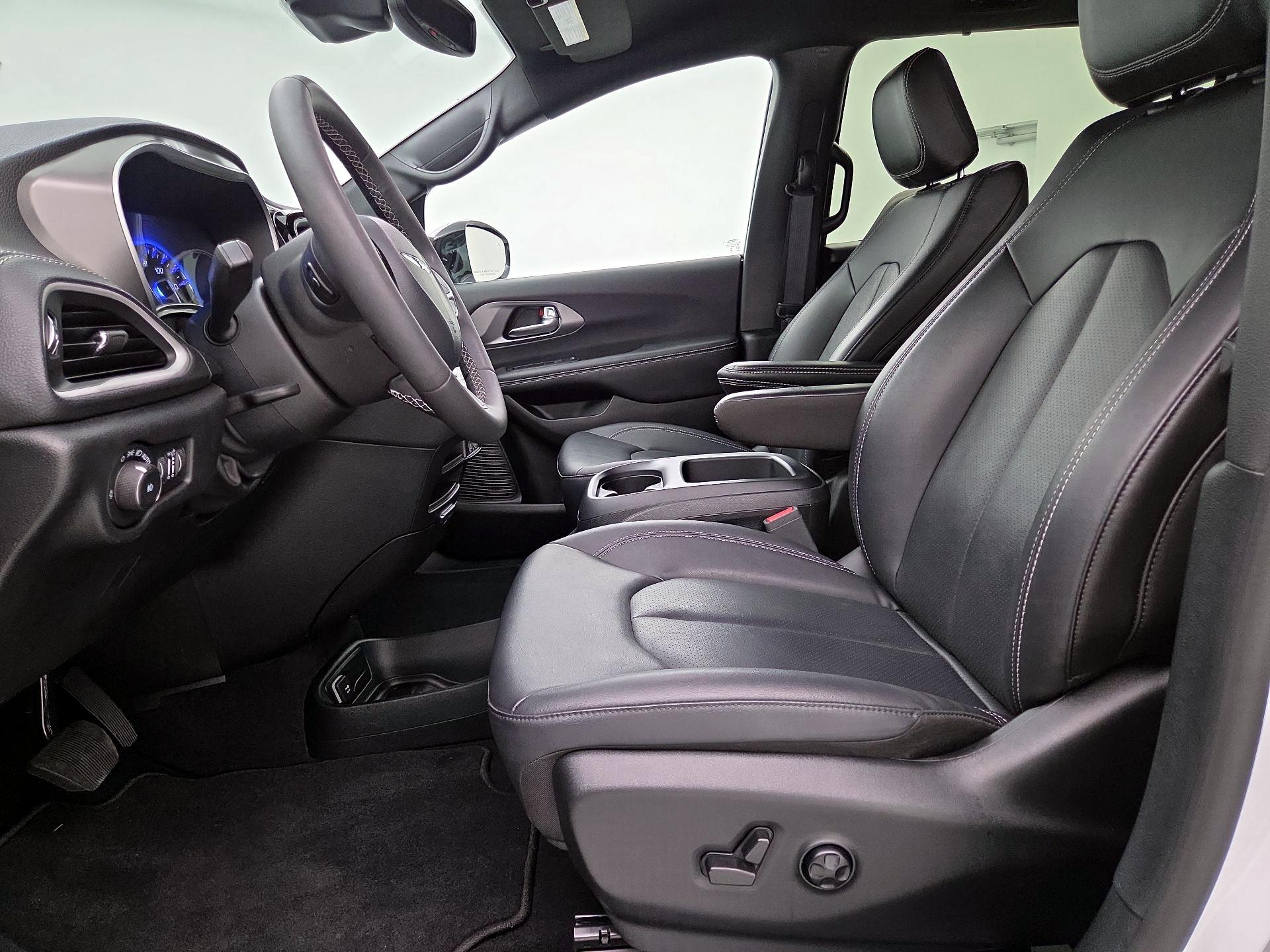 Thumbnail: 2025 Chrysler Pacifica - 11