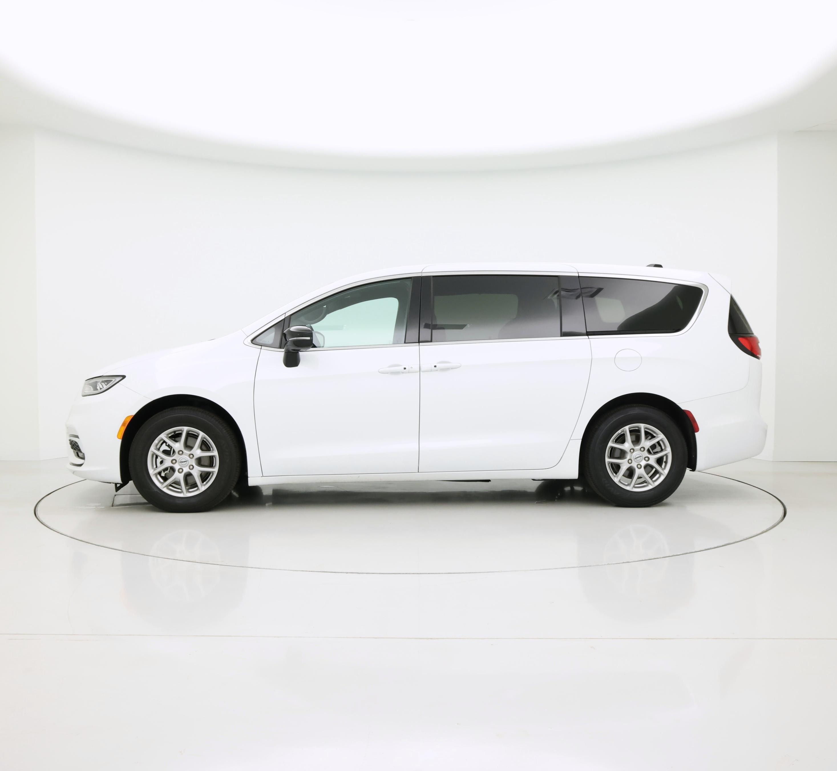 Thumbnail: 2025 Chrysler Pacifica - 3