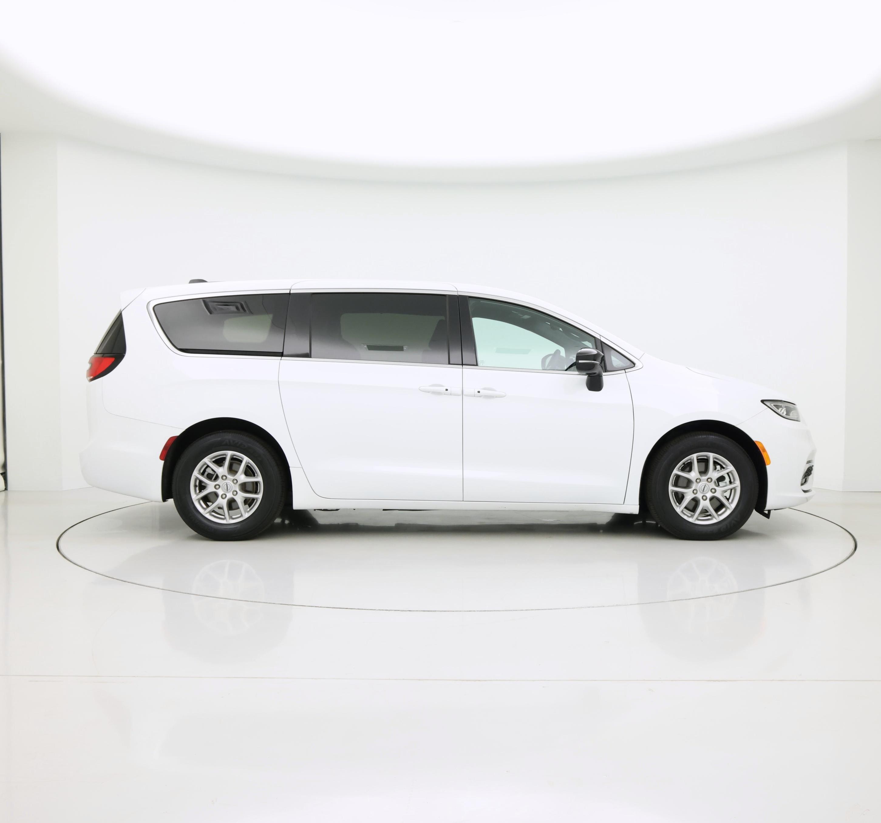 Thumbnail: 2025 Chrysler Pacifica - 7
