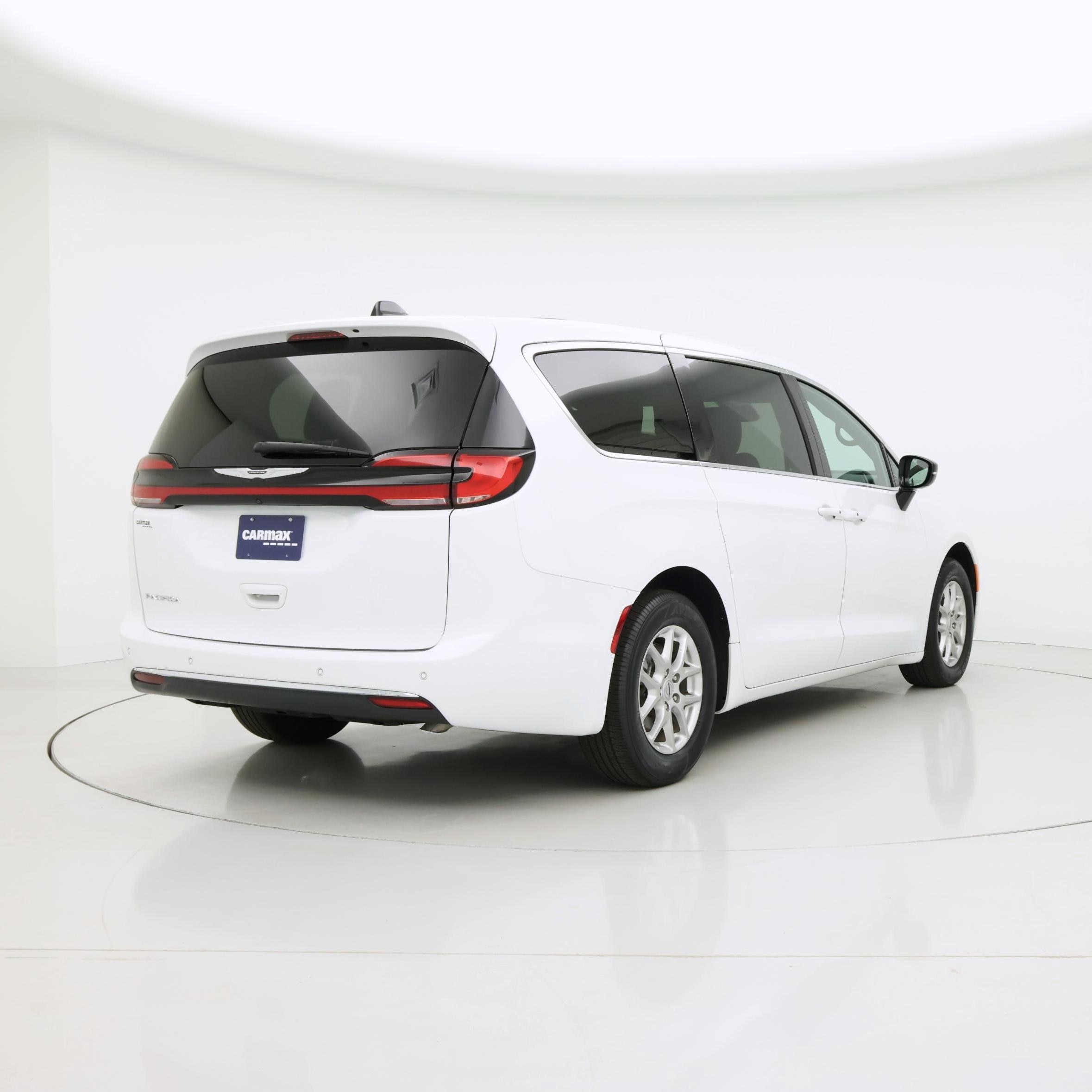 Thumbnail: 2025 Chrysler Pacifica - 8