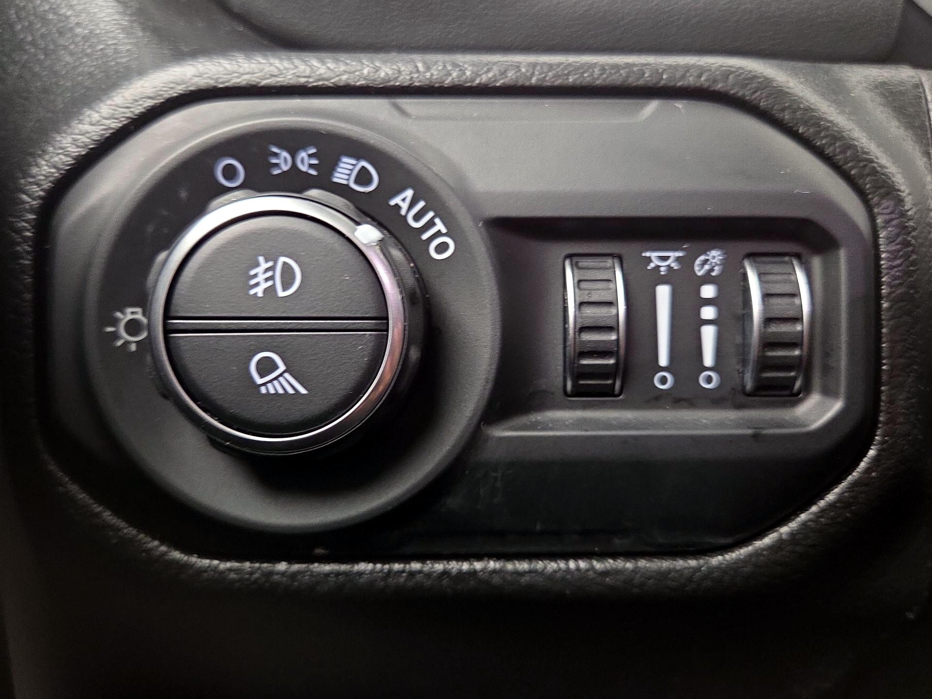 Thumbnail: 2022 Jeep Gladiator - 13