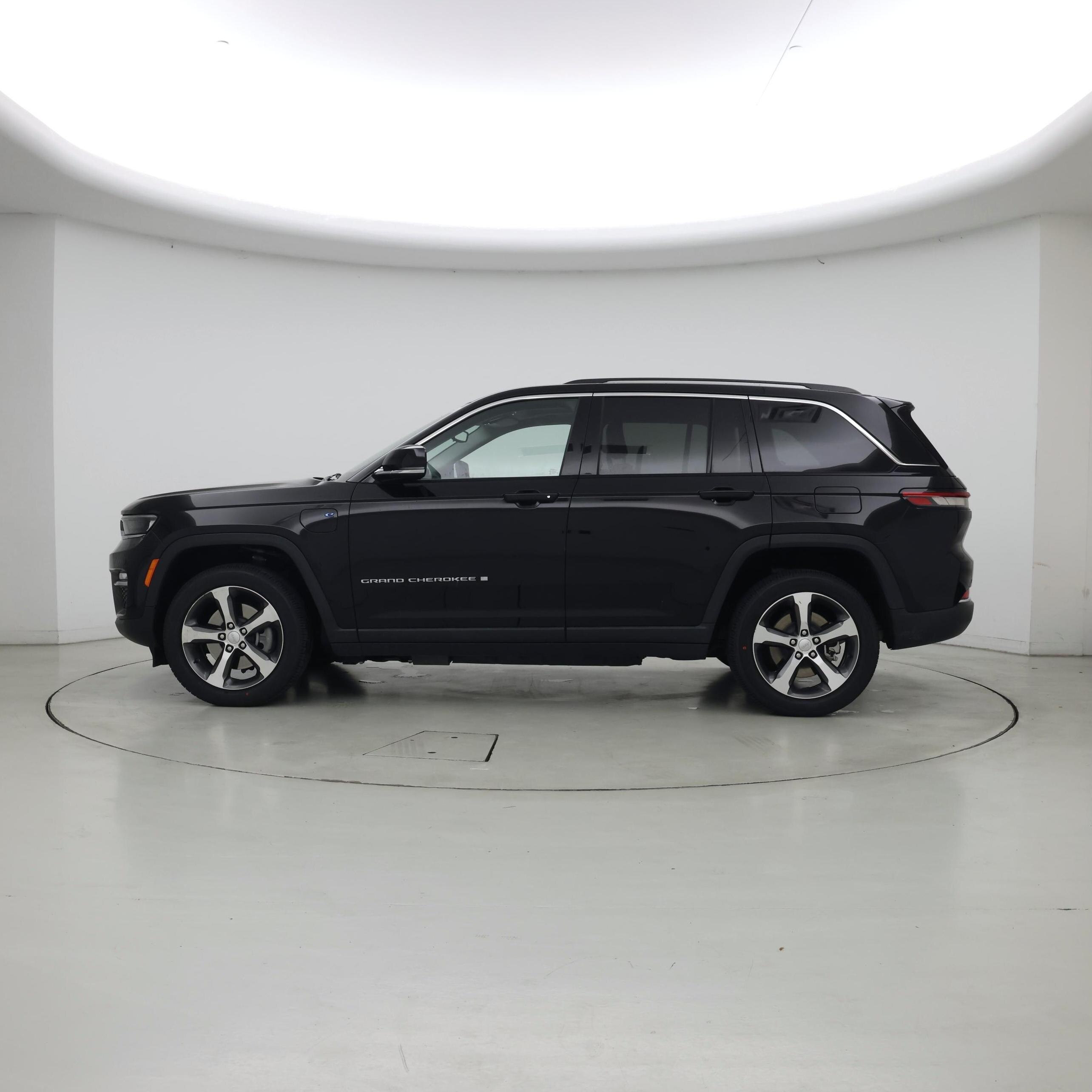 Thumbnail: 2023 Jeep Grand Cherokee - 3