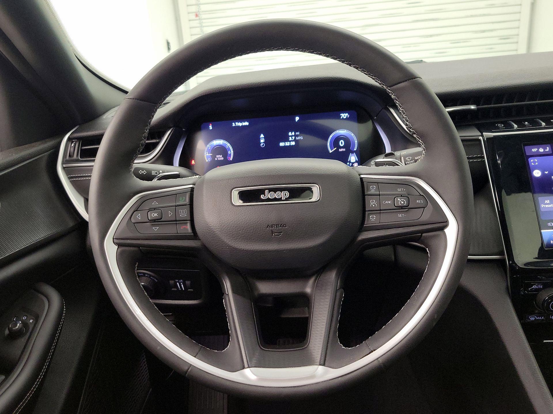 Thumbnail: 2023 Jeep Grand Cherokee - 10