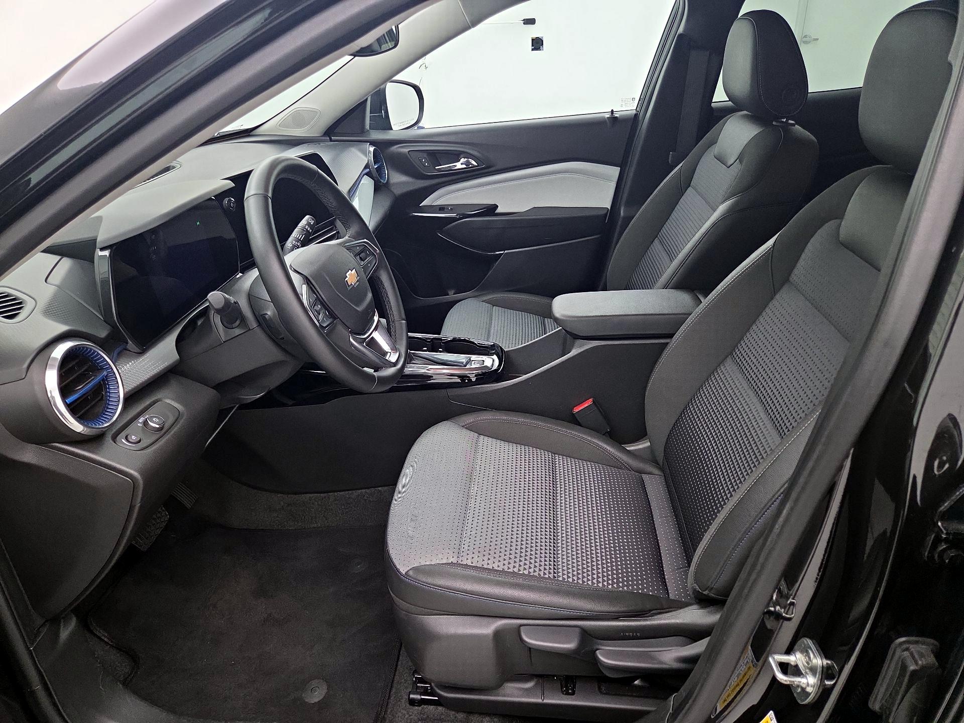 Thumbnail: 2025 Chevrolet Trax - 11