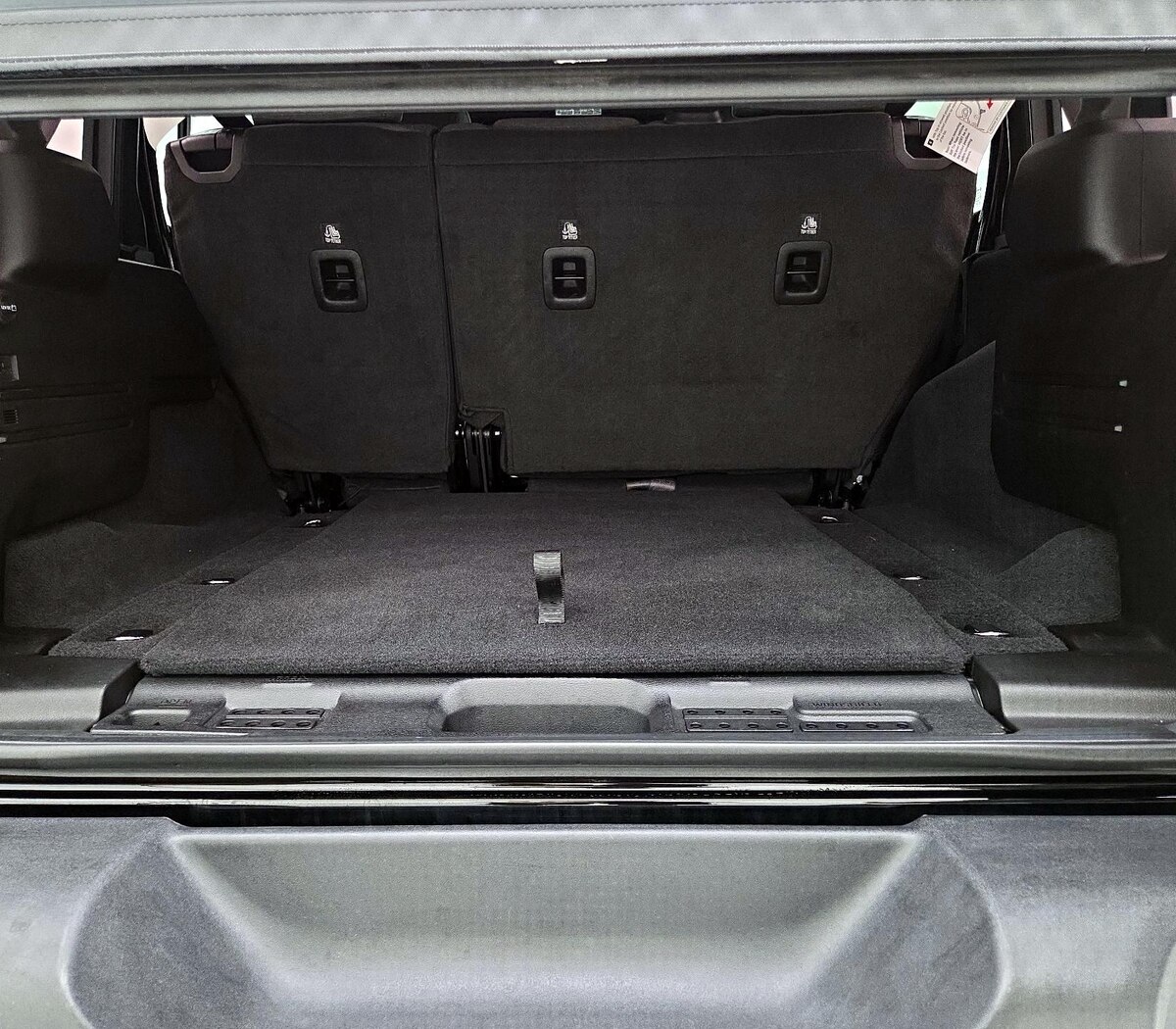 Trunk/Cargo (Seats Up)