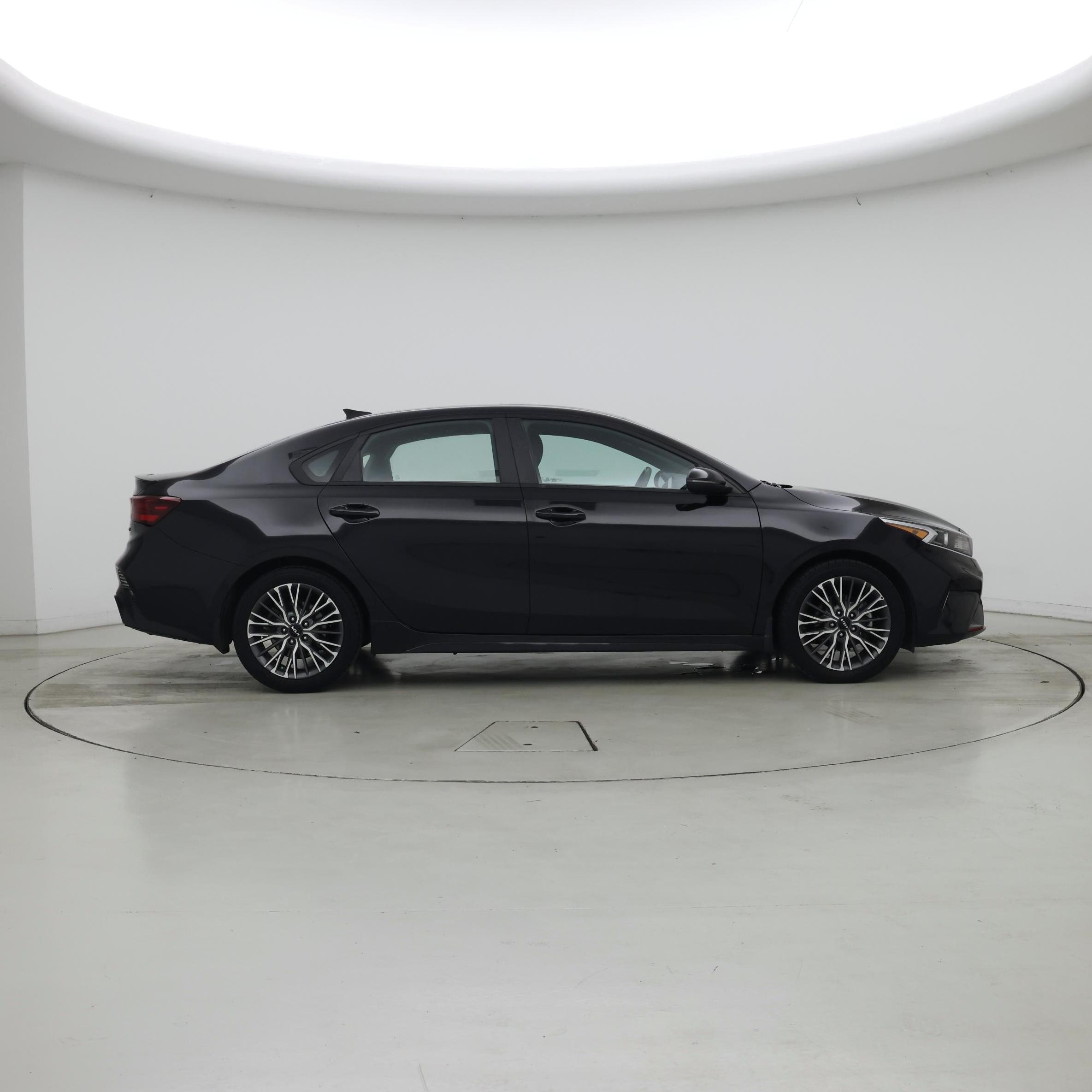 Thumbnail: 2023 Kia Forte - 7
