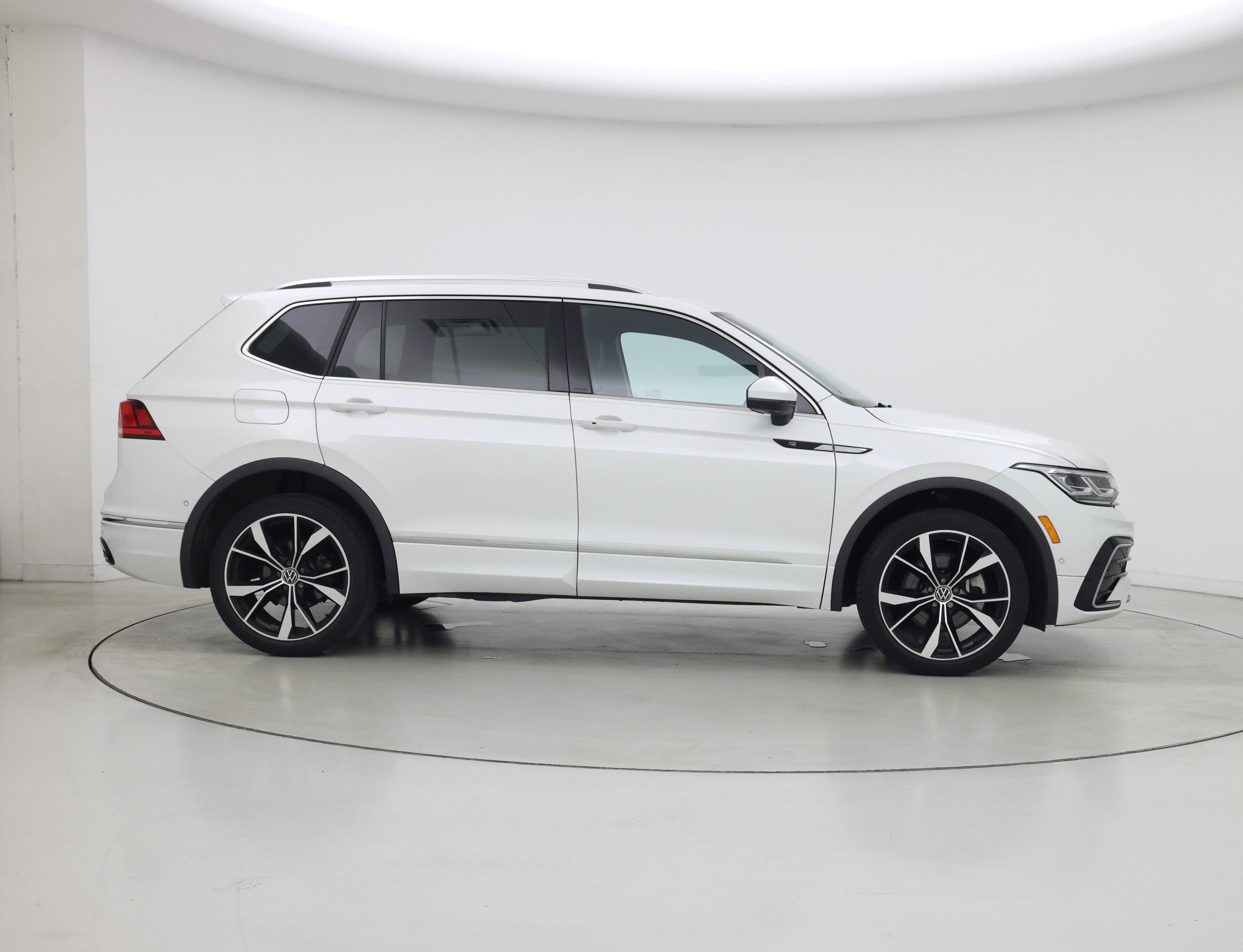 Thumbnail: 2023 Volkswagen Tiguan - 7