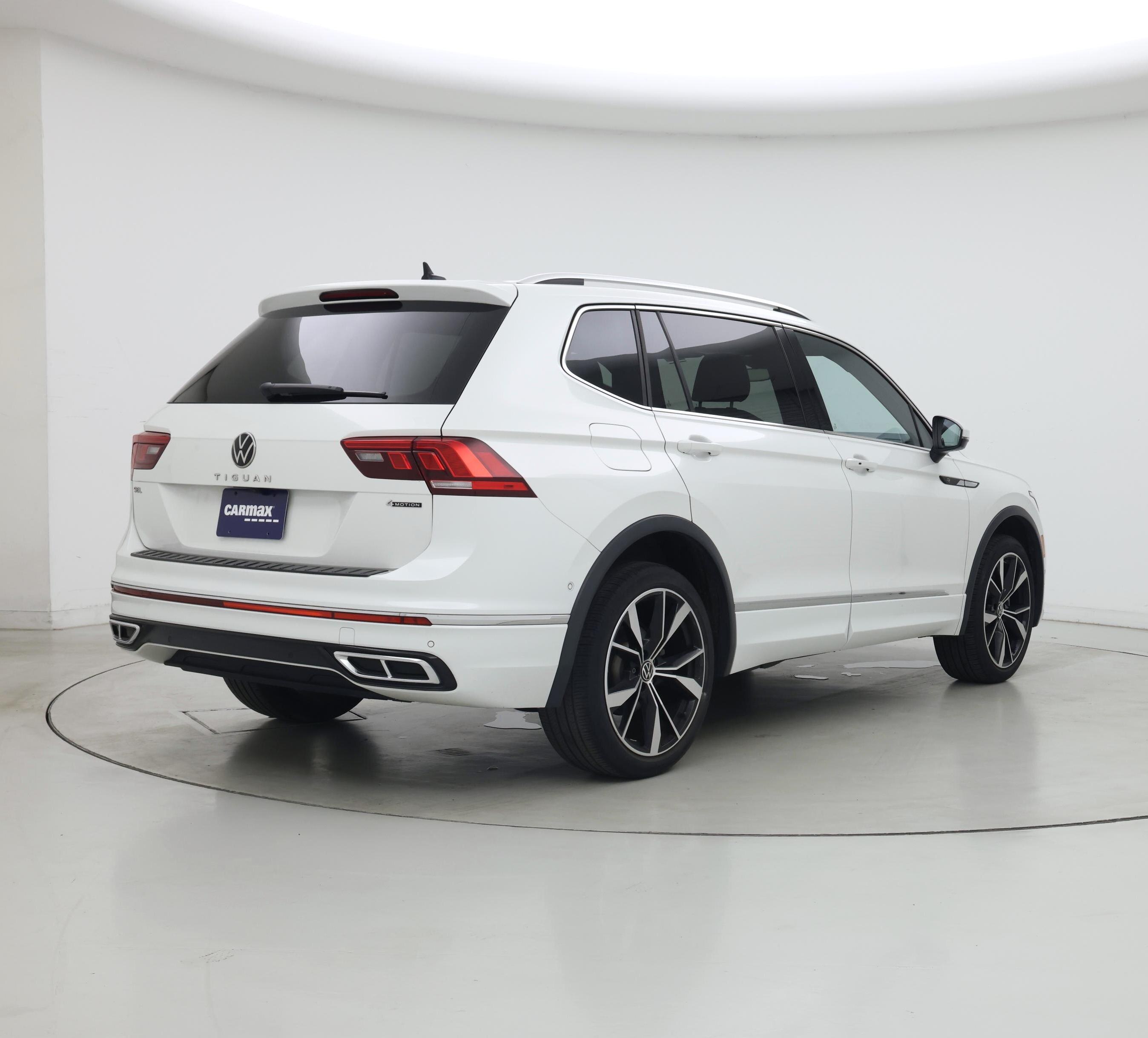 Thumbnail: 2023 Volkswagen Tiguan - 8