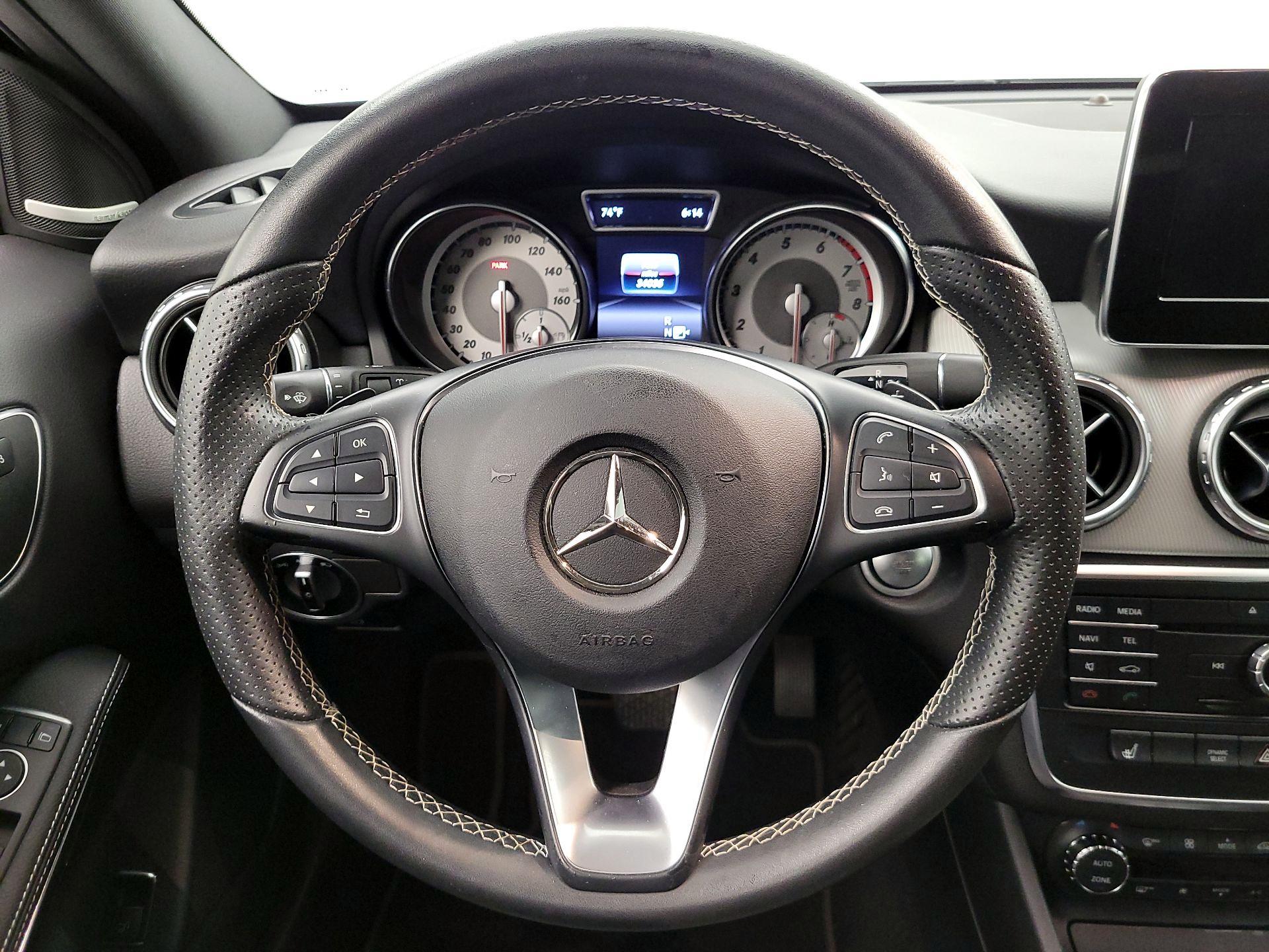 Thumbnail: 2017 Mercedes-Benz GLA - 10