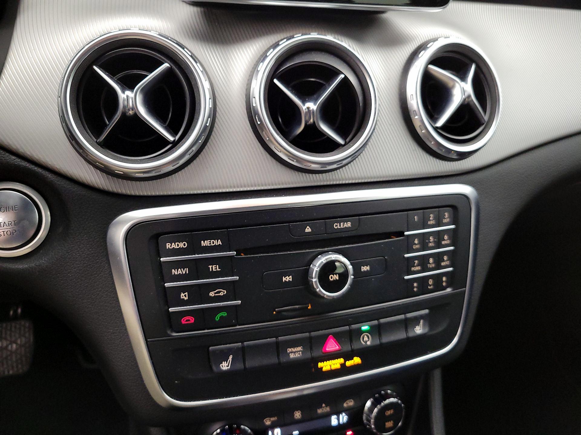 Thumbnail: 2017 Mercedes-Benz GLA - 17