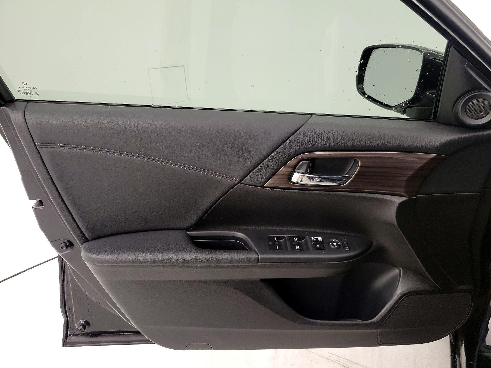 Thumbnail: 2017 Honda Accord - 12