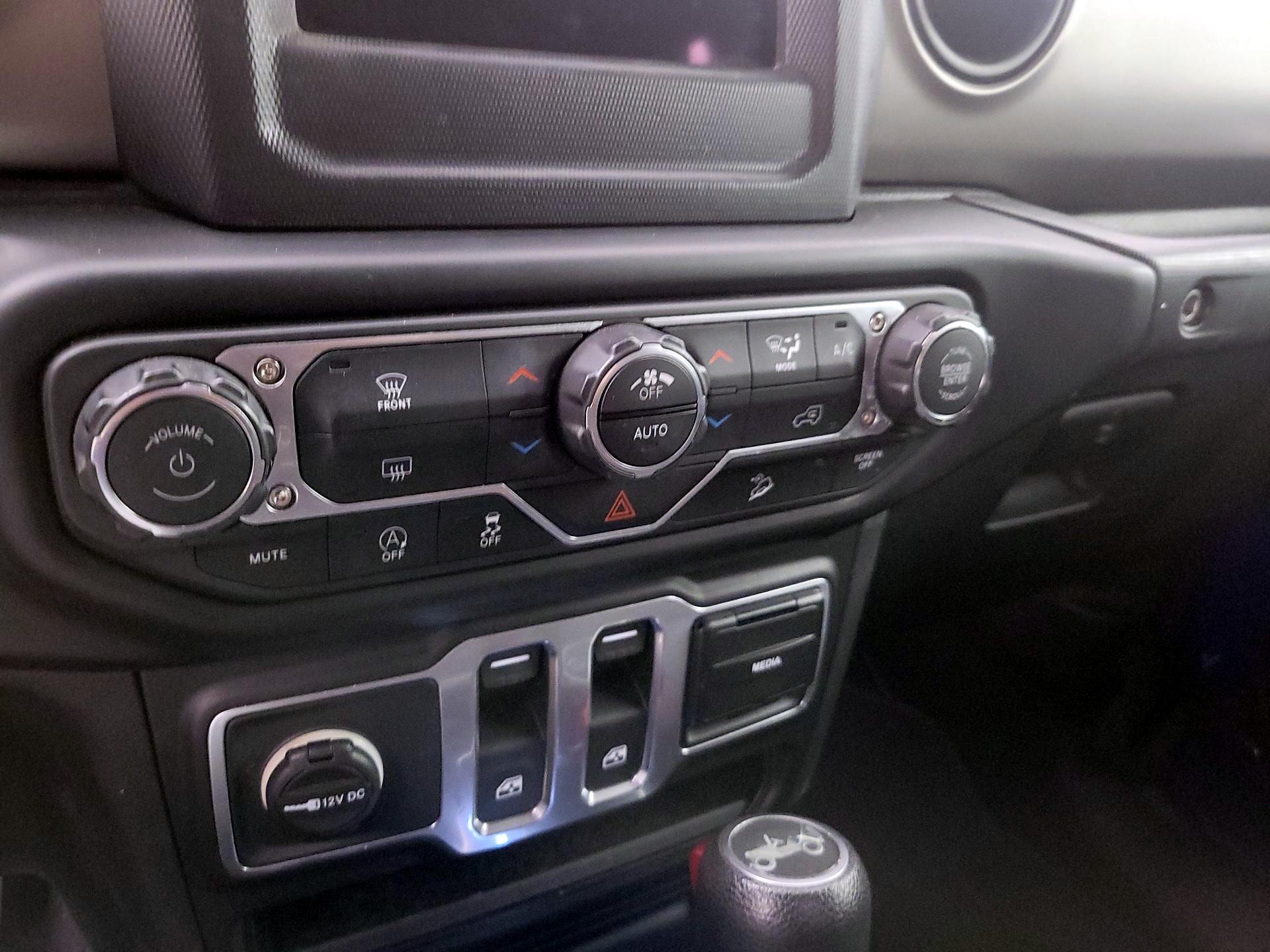 Thumbnail: 2018 Jeep Wrangler - 16