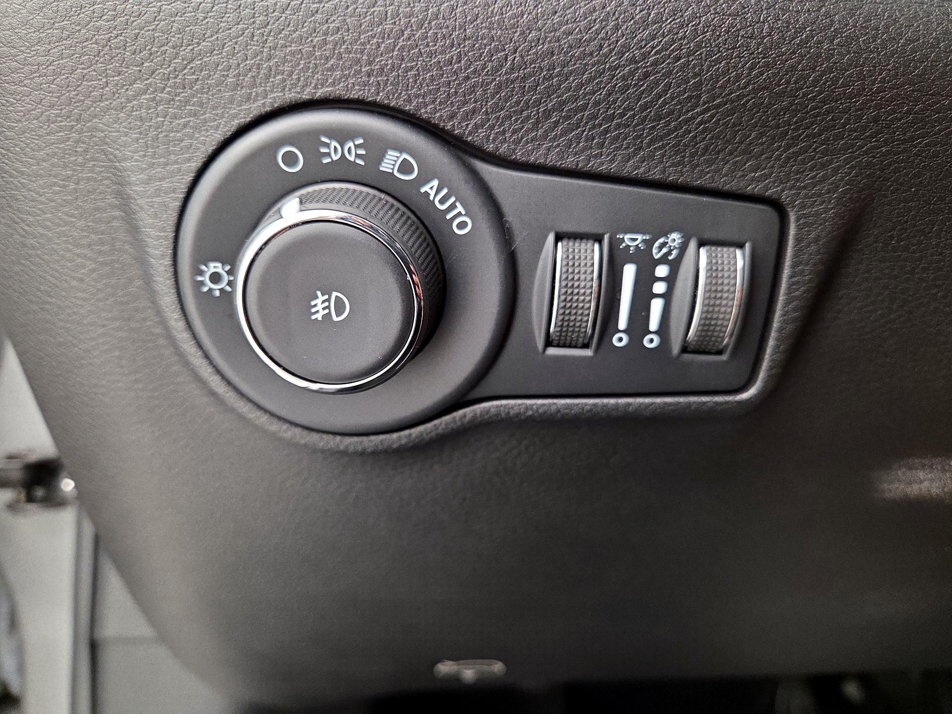 Thumbnail: 2022 Jeep Compass - 13