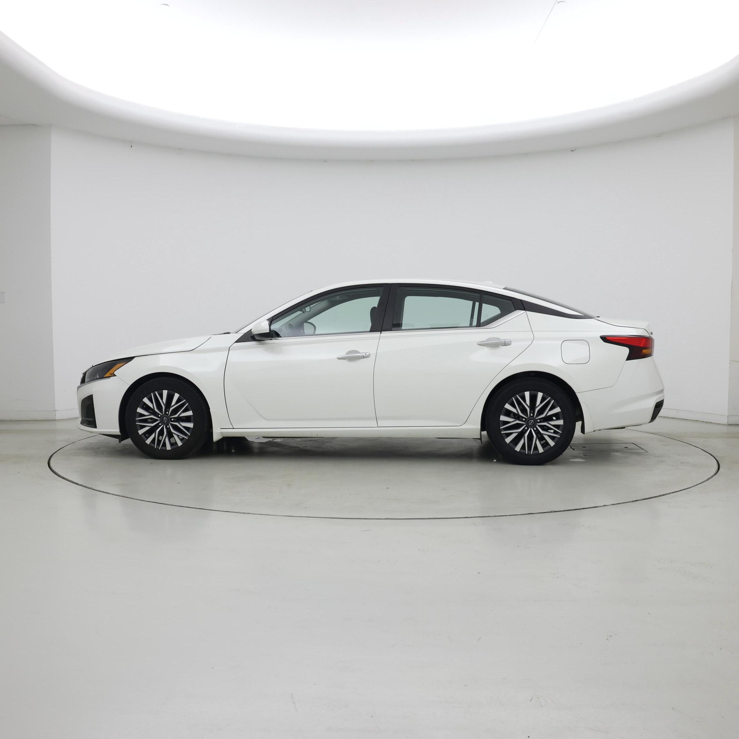 Thumbnail: 2023 Nissan Altima - 3