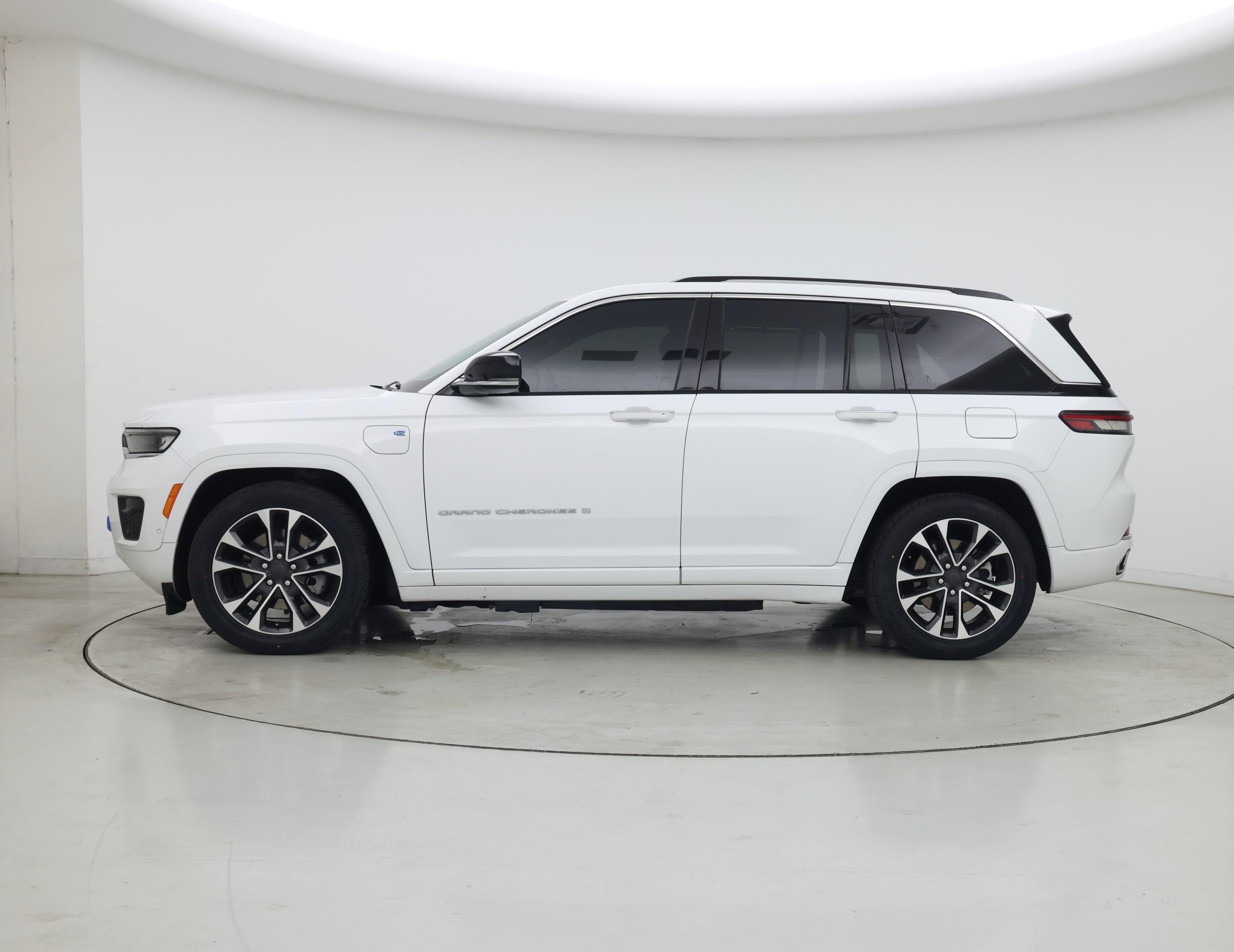 Thumbnail: 2022 Jeep Grand Cherokee - 3
