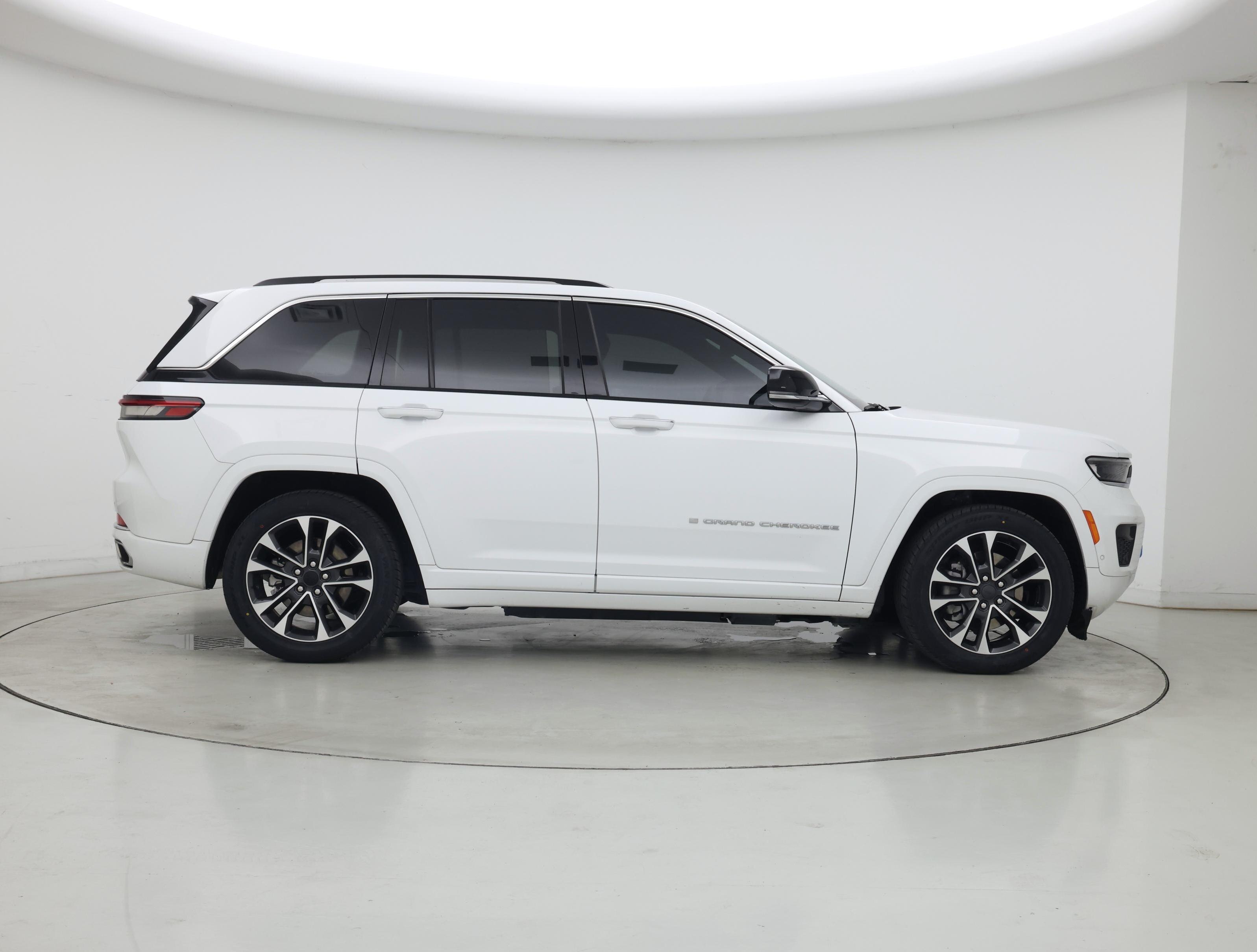 Thumbnail: 2022 Jeep Grand Cherokee - 7