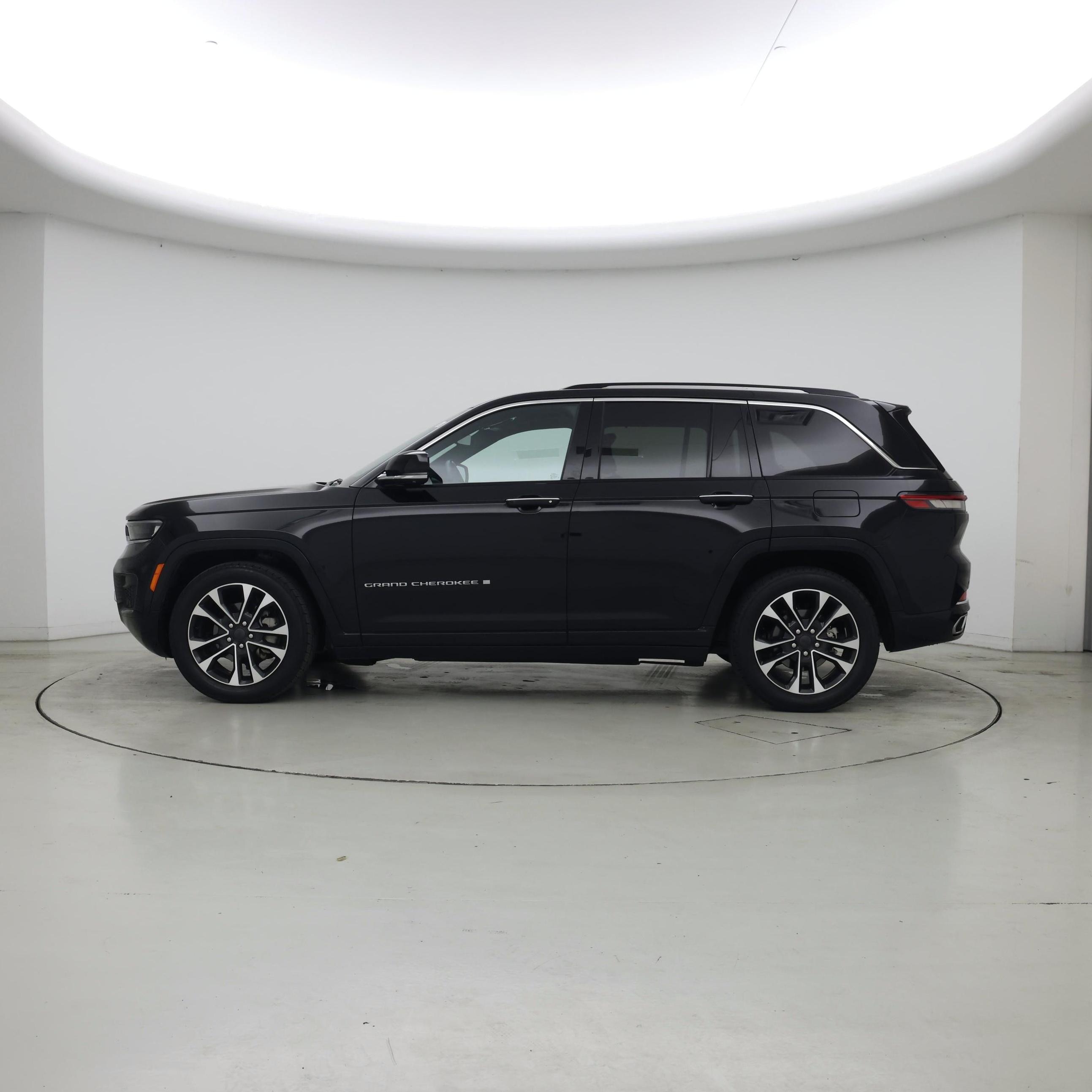 Thumbnail: 2023 Jeep Grand Cherokee - 3
