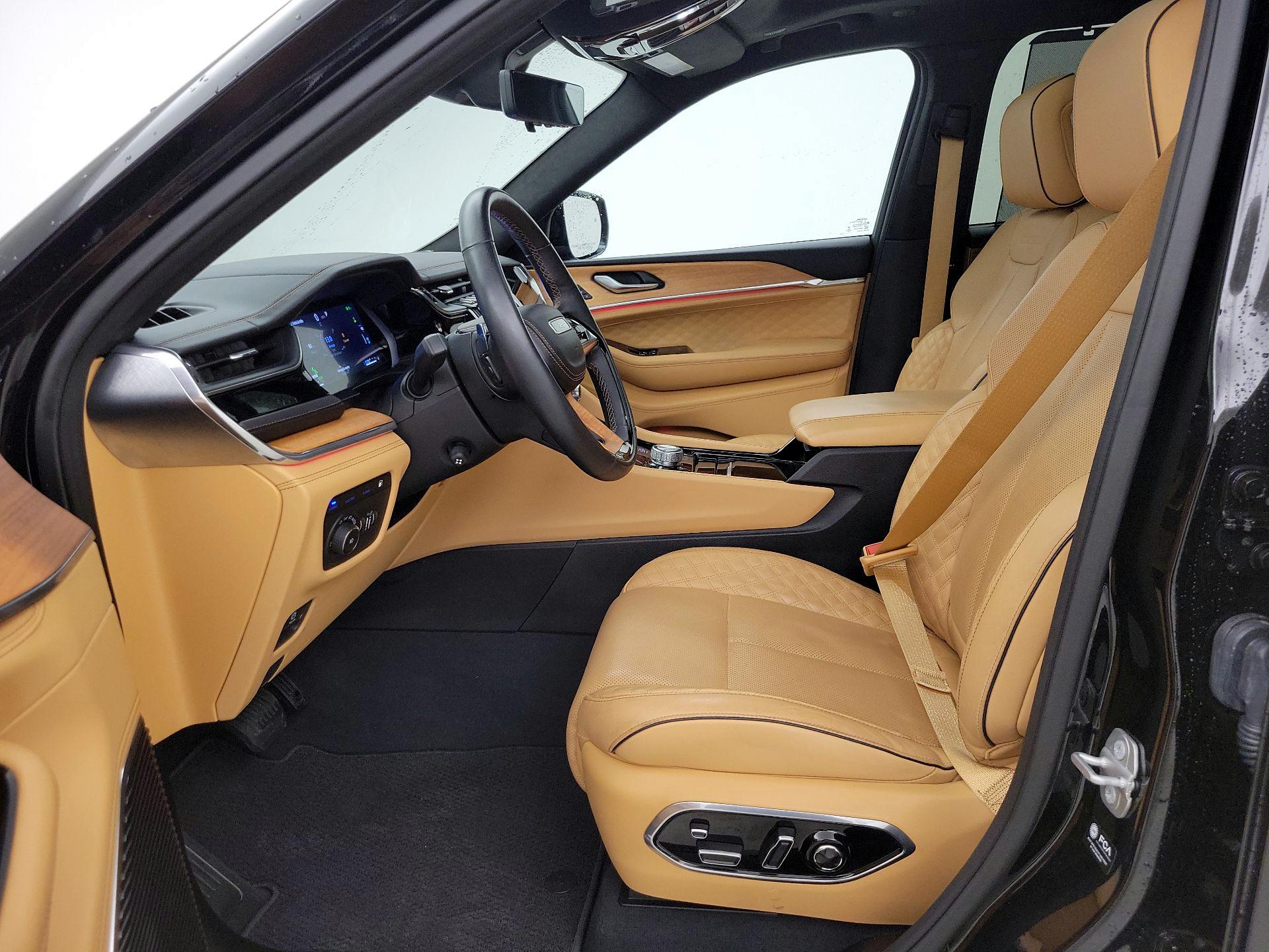 Thumbnail: 2022 Jeep Grand Cherokee - 11