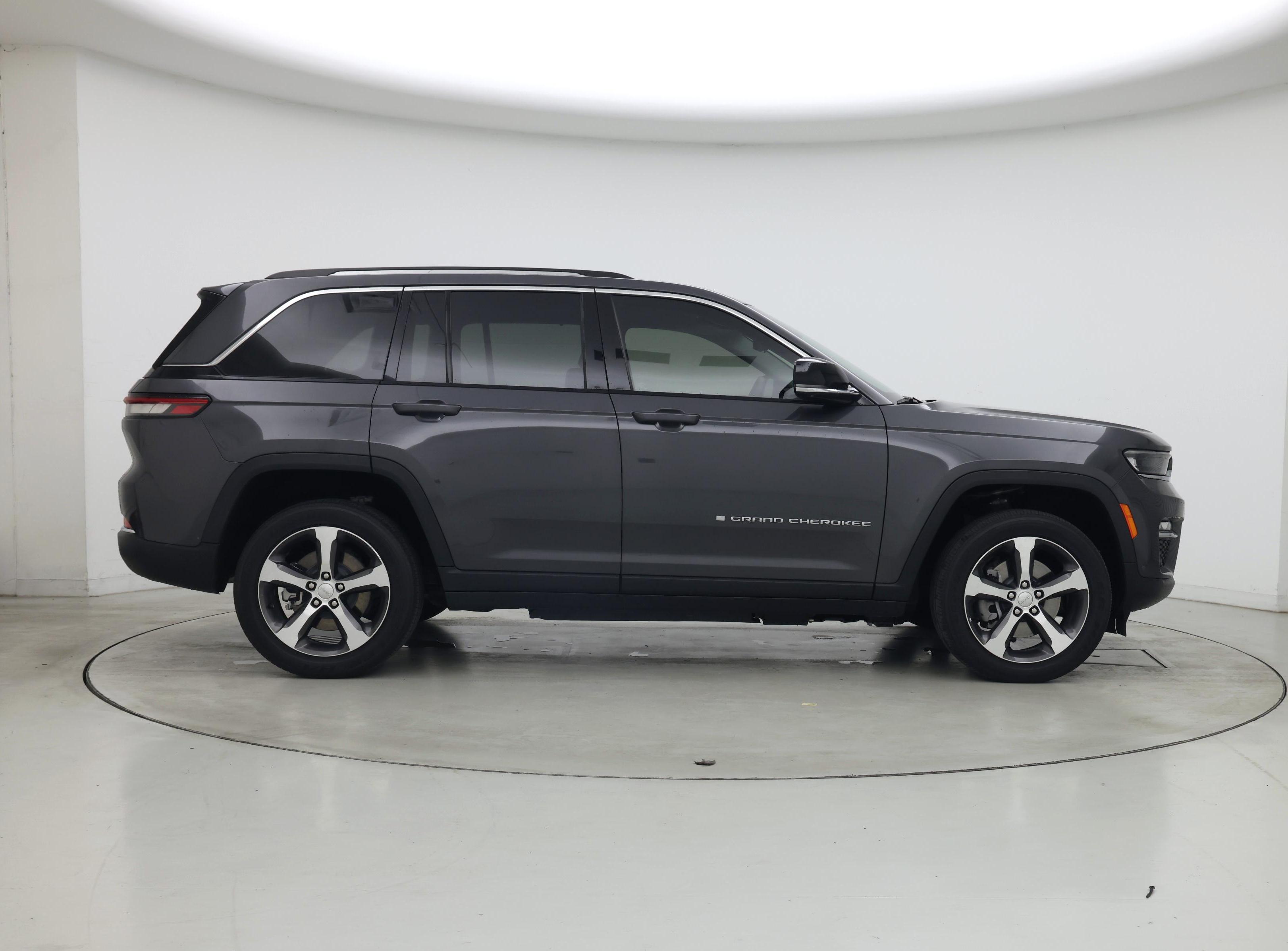 Thumbnail: 2022 Jeep Grand Cherokee - 7
