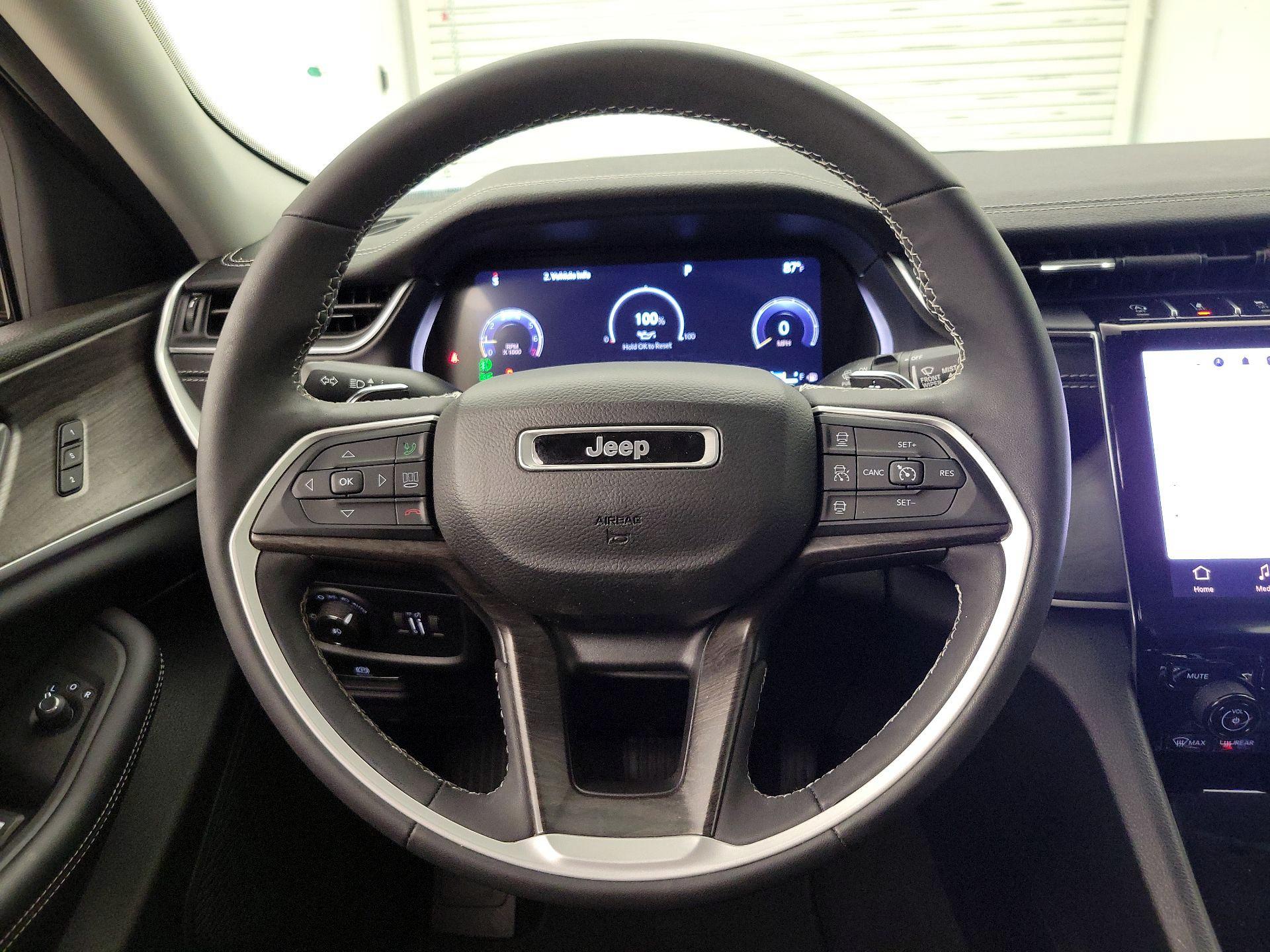 Thumbnail: 2023 Jeep Grand Cherokee - 10