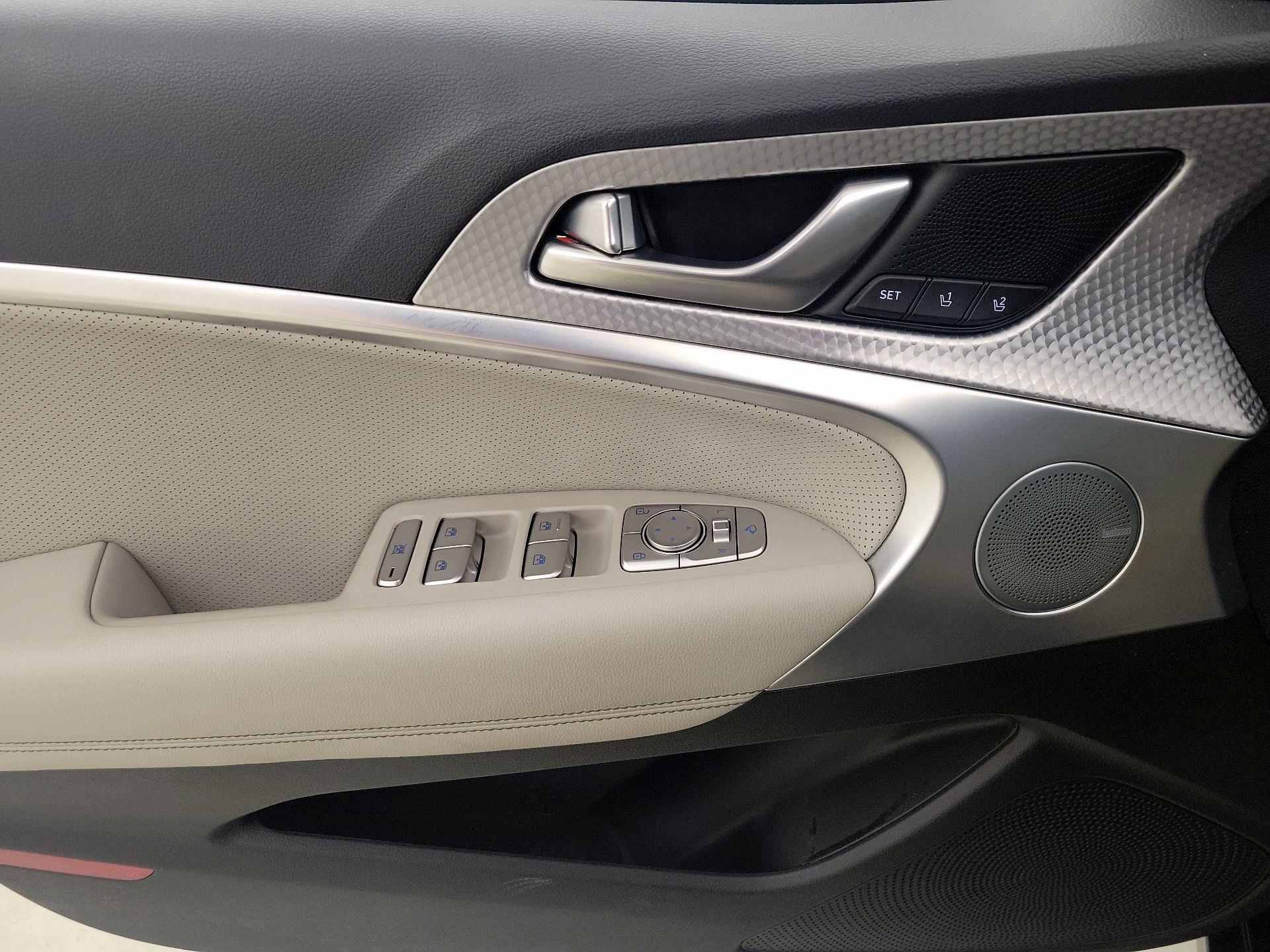 Thumbnail: 2022 Genesis G70 - 12