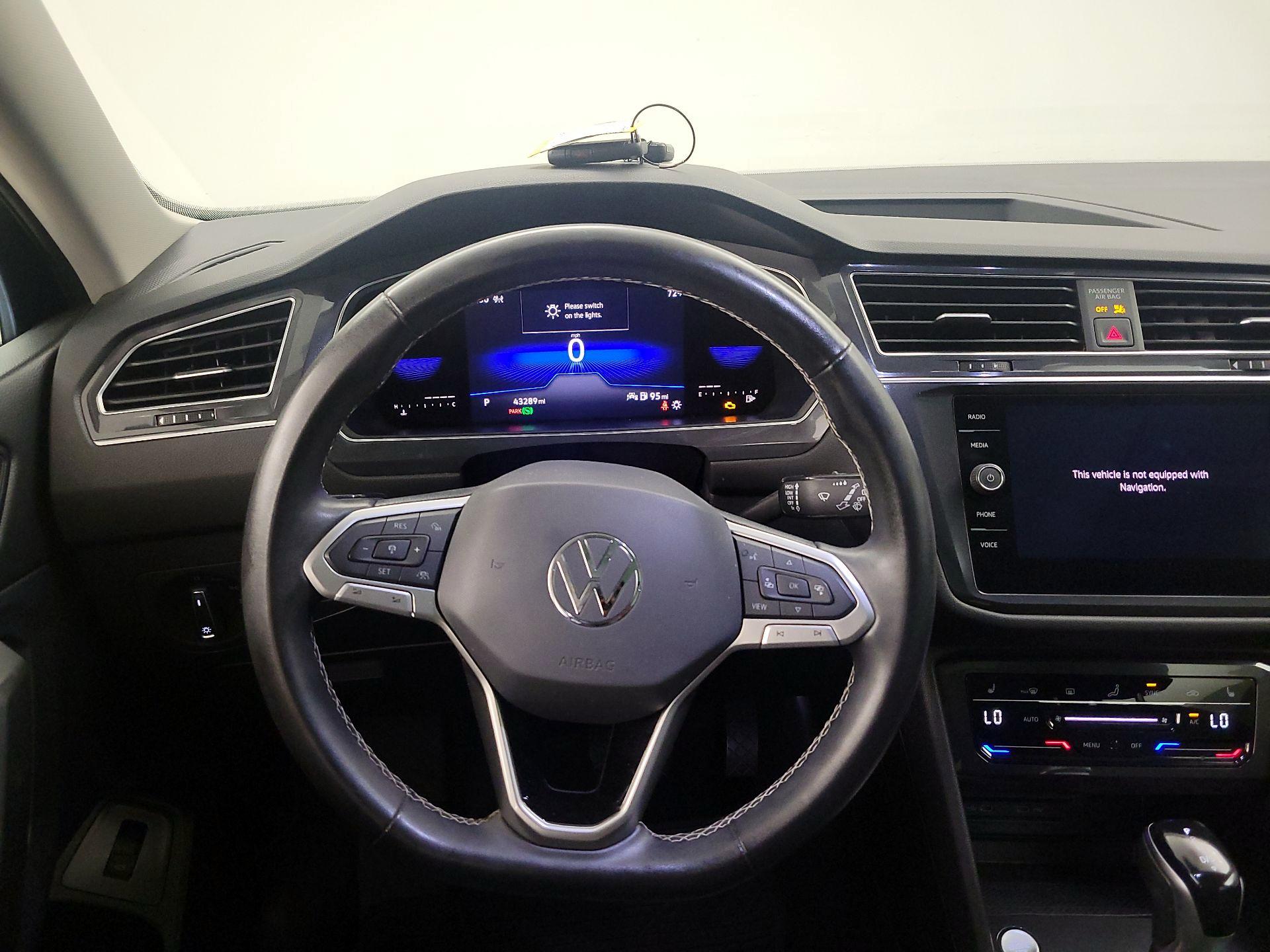 Thumbnail: 2022 Volkswagen Tiguan - 10