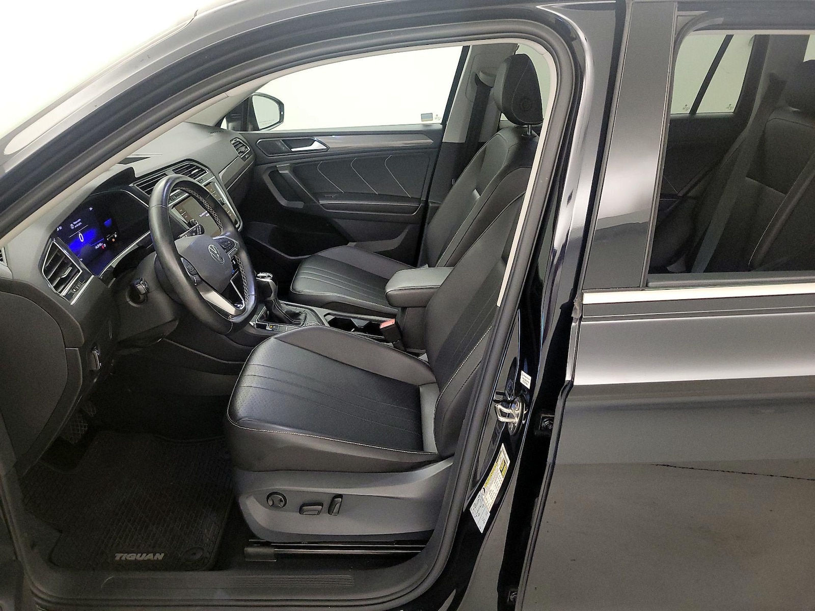 2022 Volkswagen Tiguan SE - Photo 12