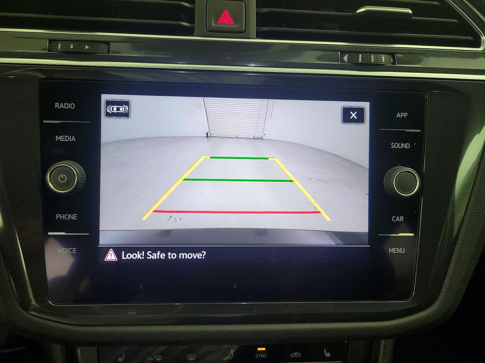 2022 Volkswagen Tiguan SE - Photo 16