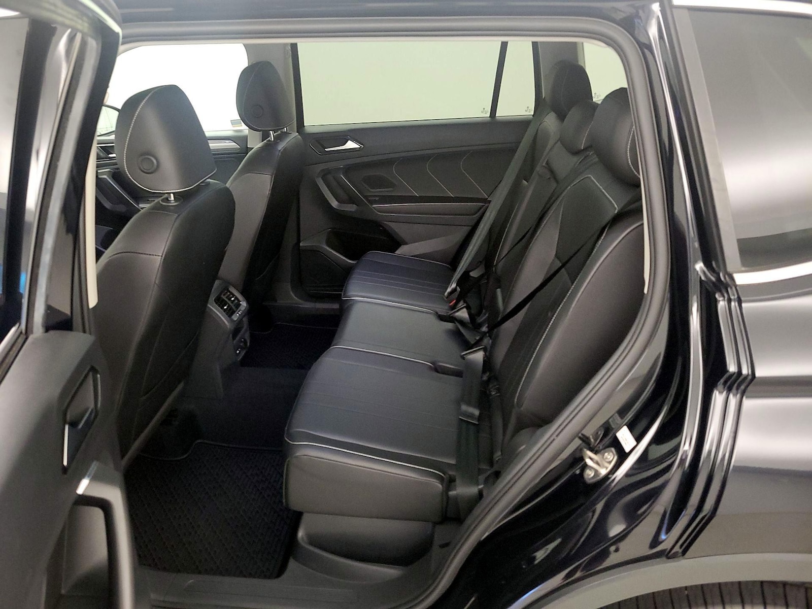 2022 Volkswagen Tiguan SE - Photo 22