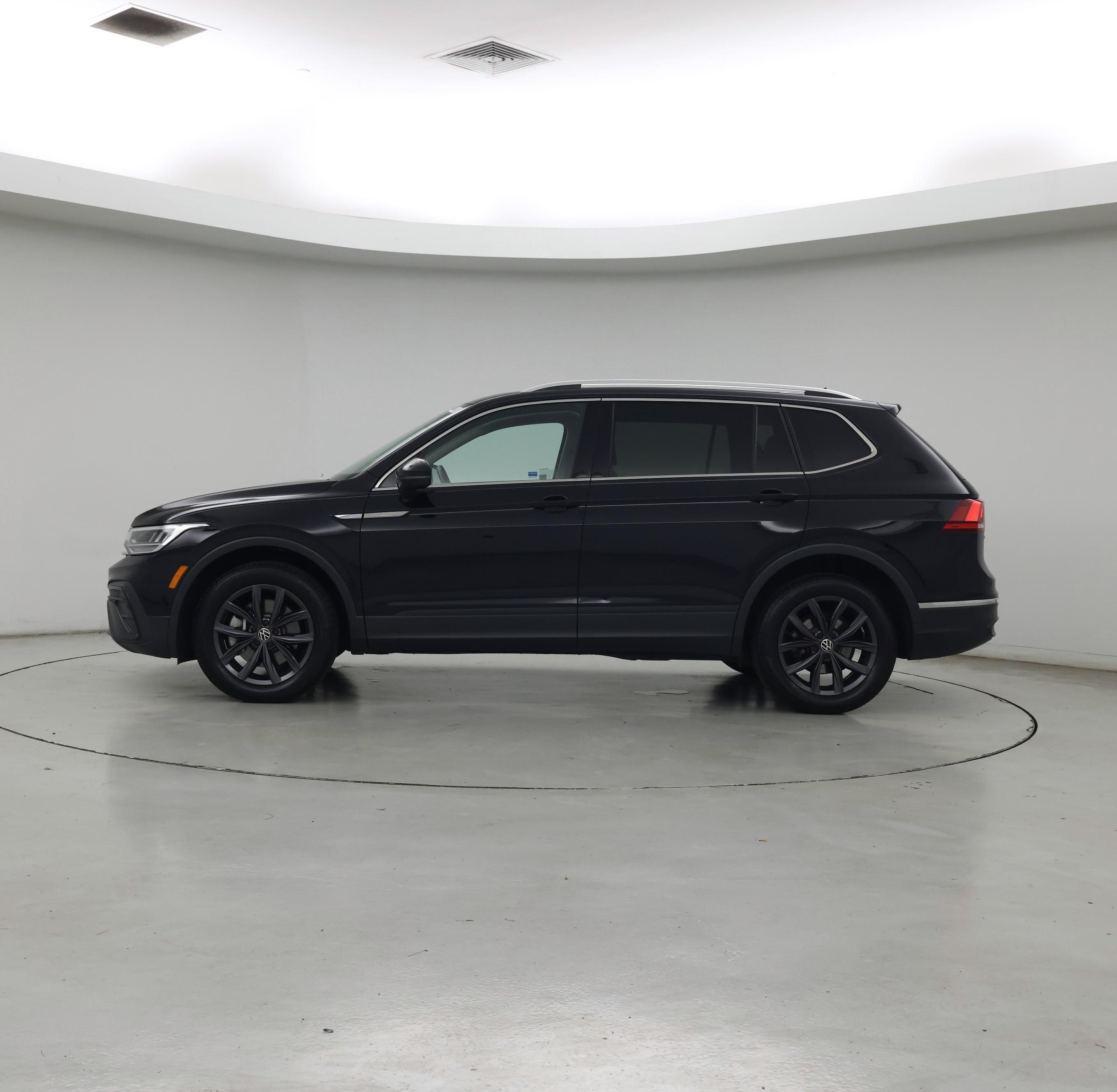 Thumbnail: 2022 Volkswagen Tiguan - 3