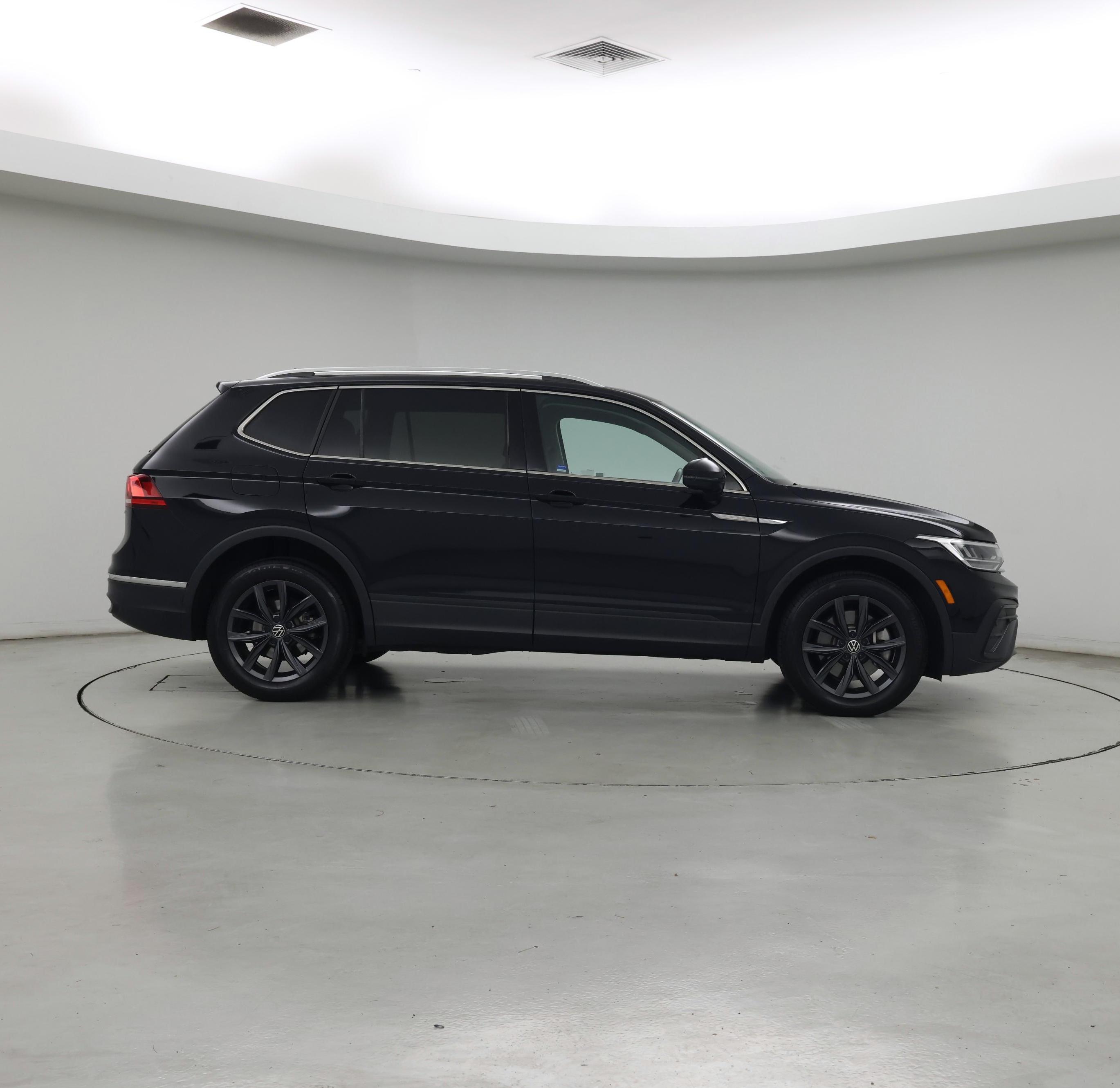 Thumbnail: 2022 Volkswagen Tiguan - 7