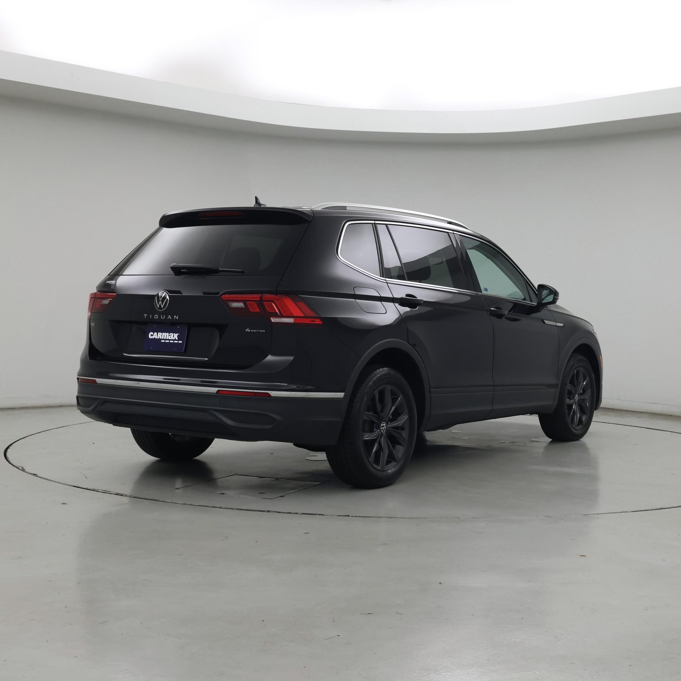 Thumbnail: 2022 Volkswagen Tiguan - 8