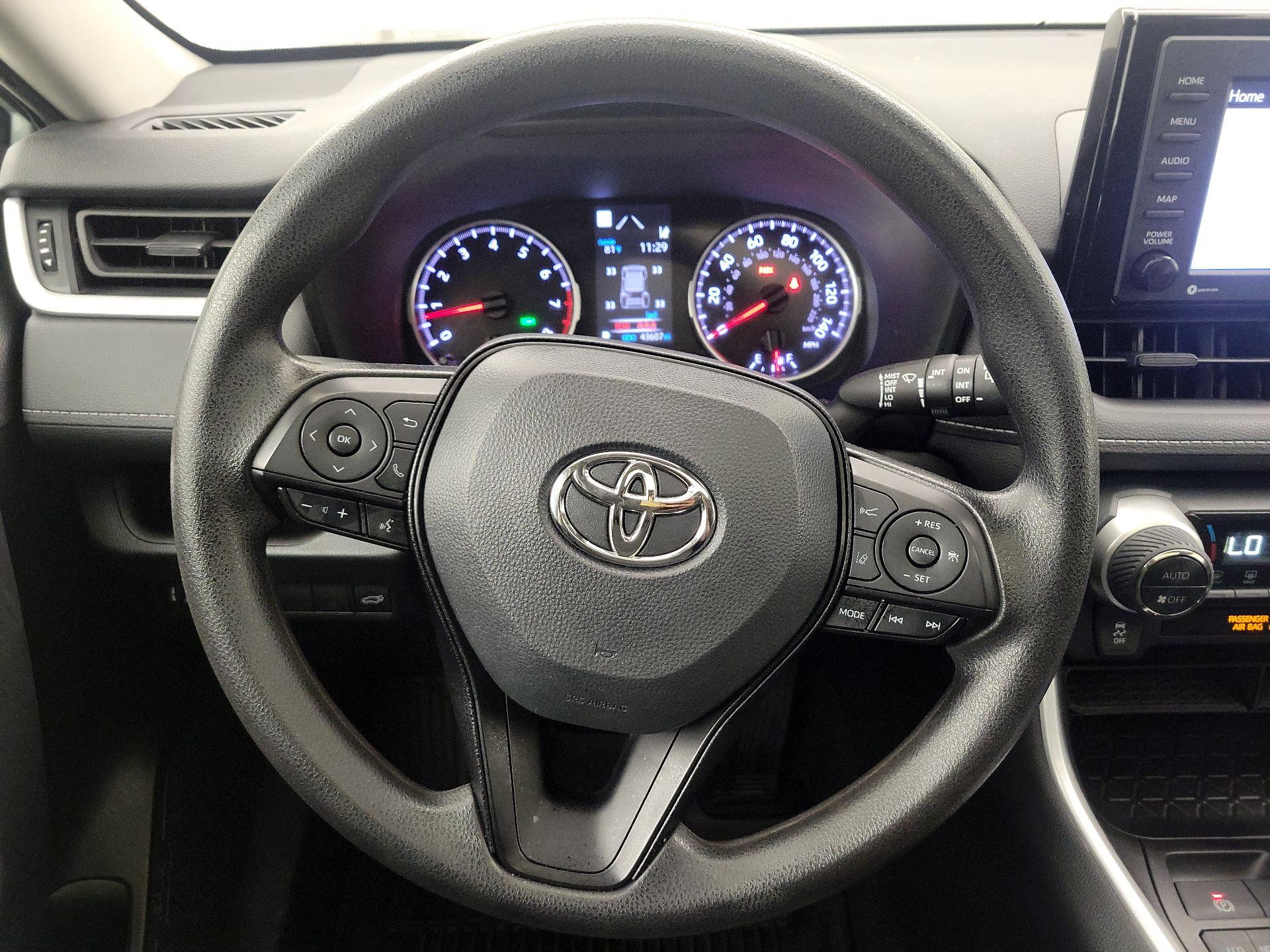Thumbnail: 2022 Toyota RAV4 - 10