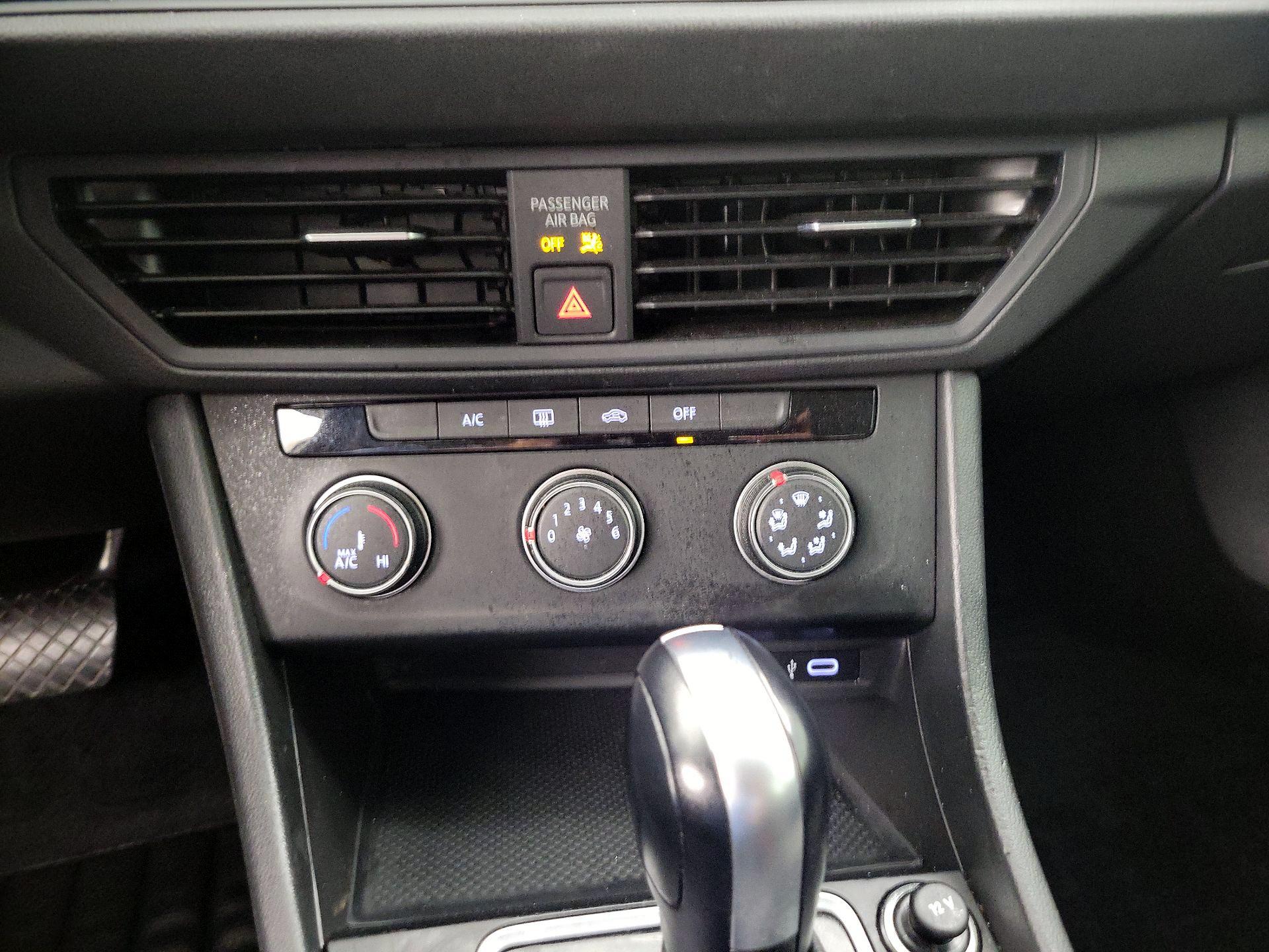 Thumbnail: 2021 Volkswagen Jetta - 16