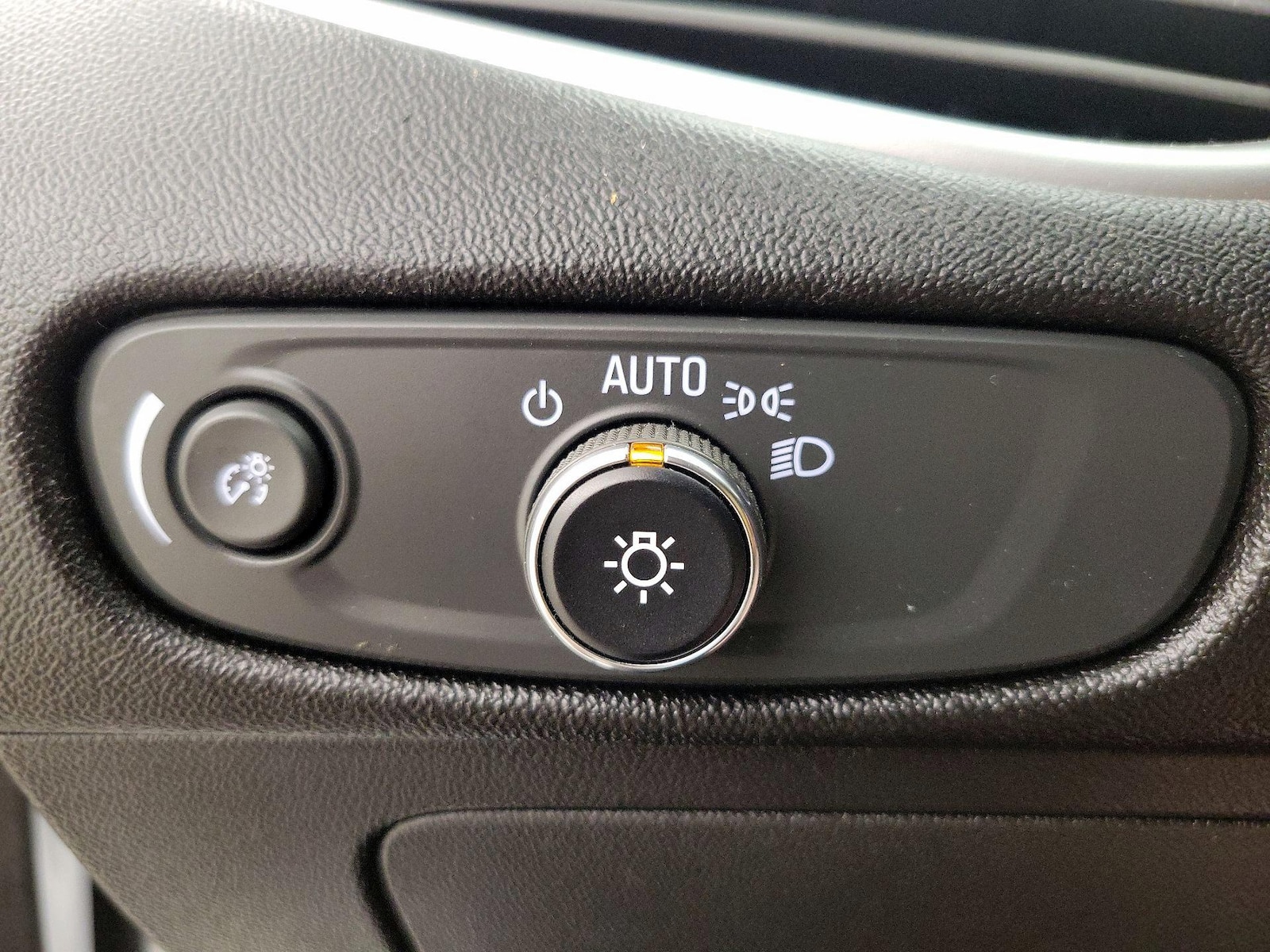 2023 Chevrolet Malibu 1LT - Photo 14