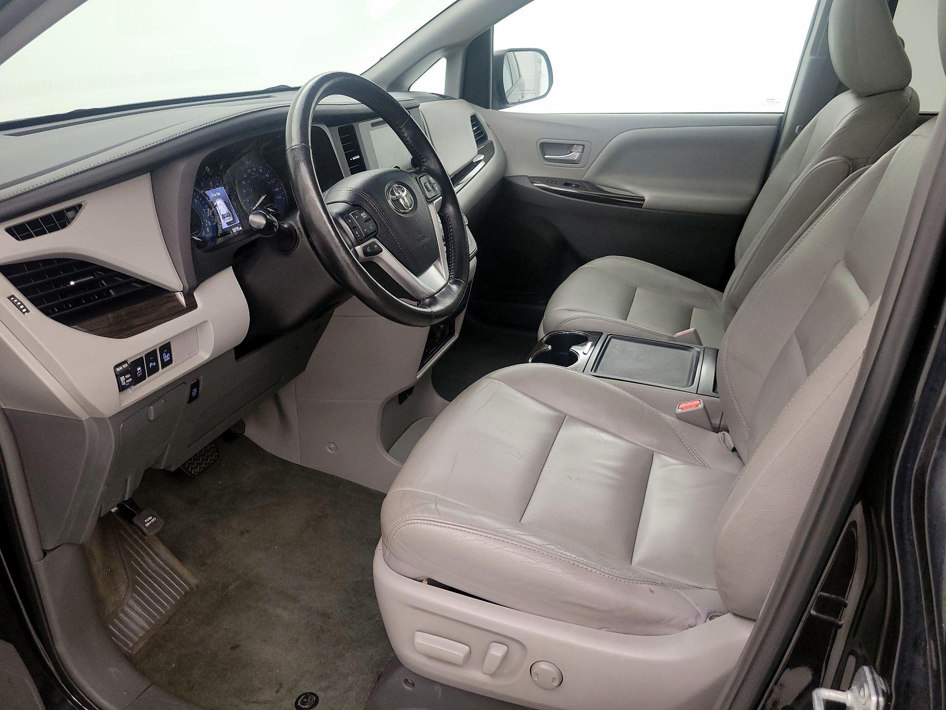Thumbnail: 2016 Toyota Sienna - 11