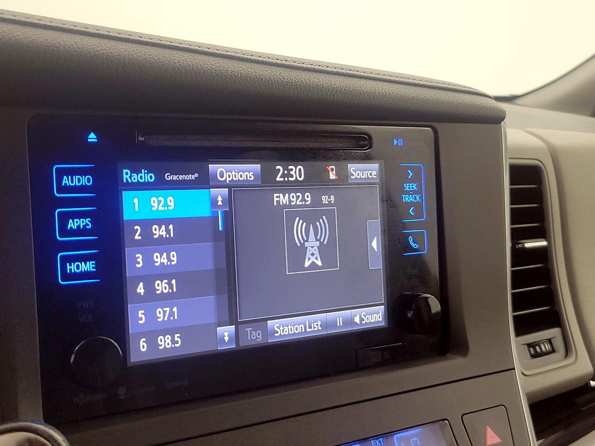 Thumbnail: 2016 Toyota Sienna - 16
