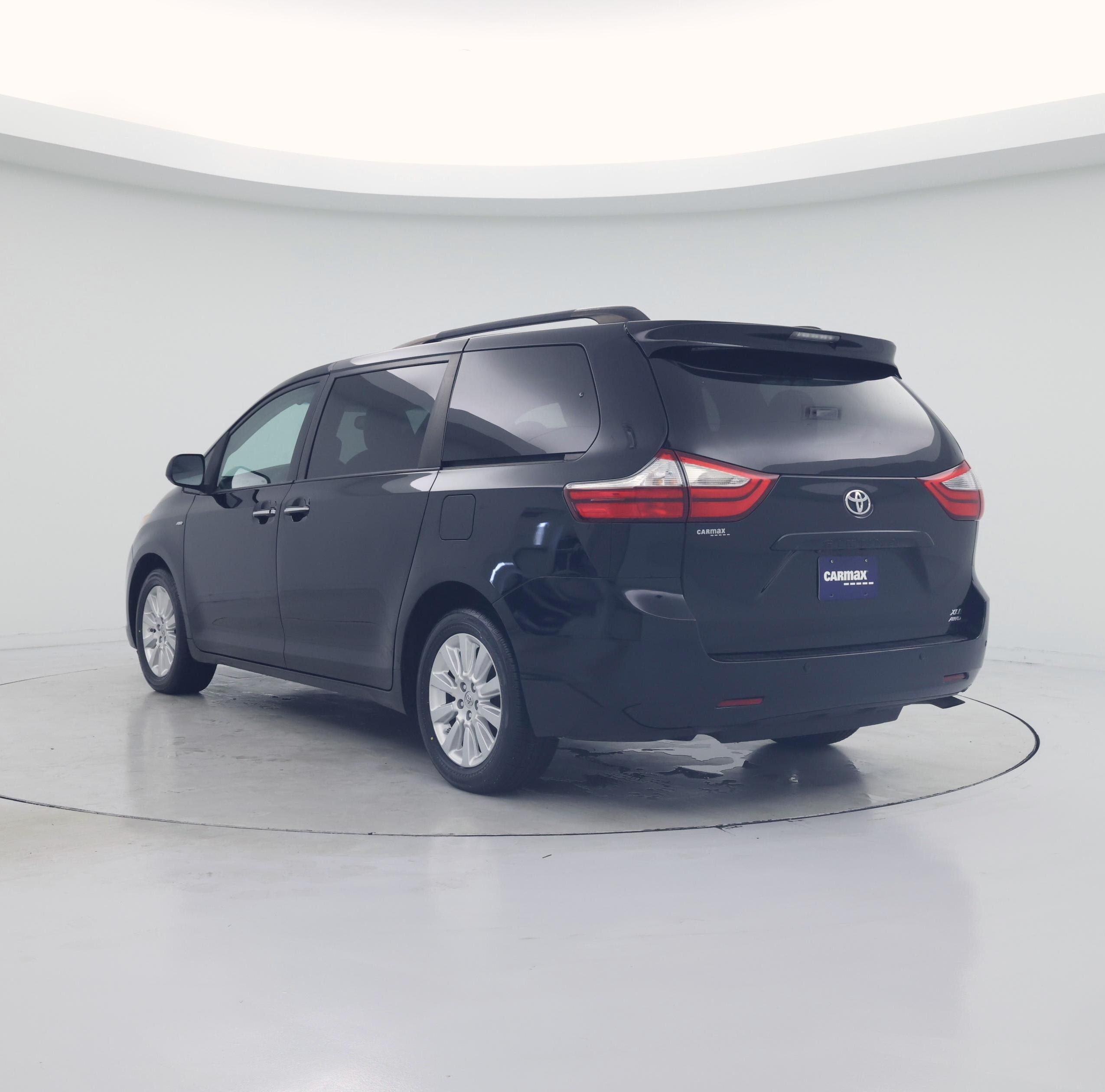 Thumbnail: 2016 Toyota Sienna - 2