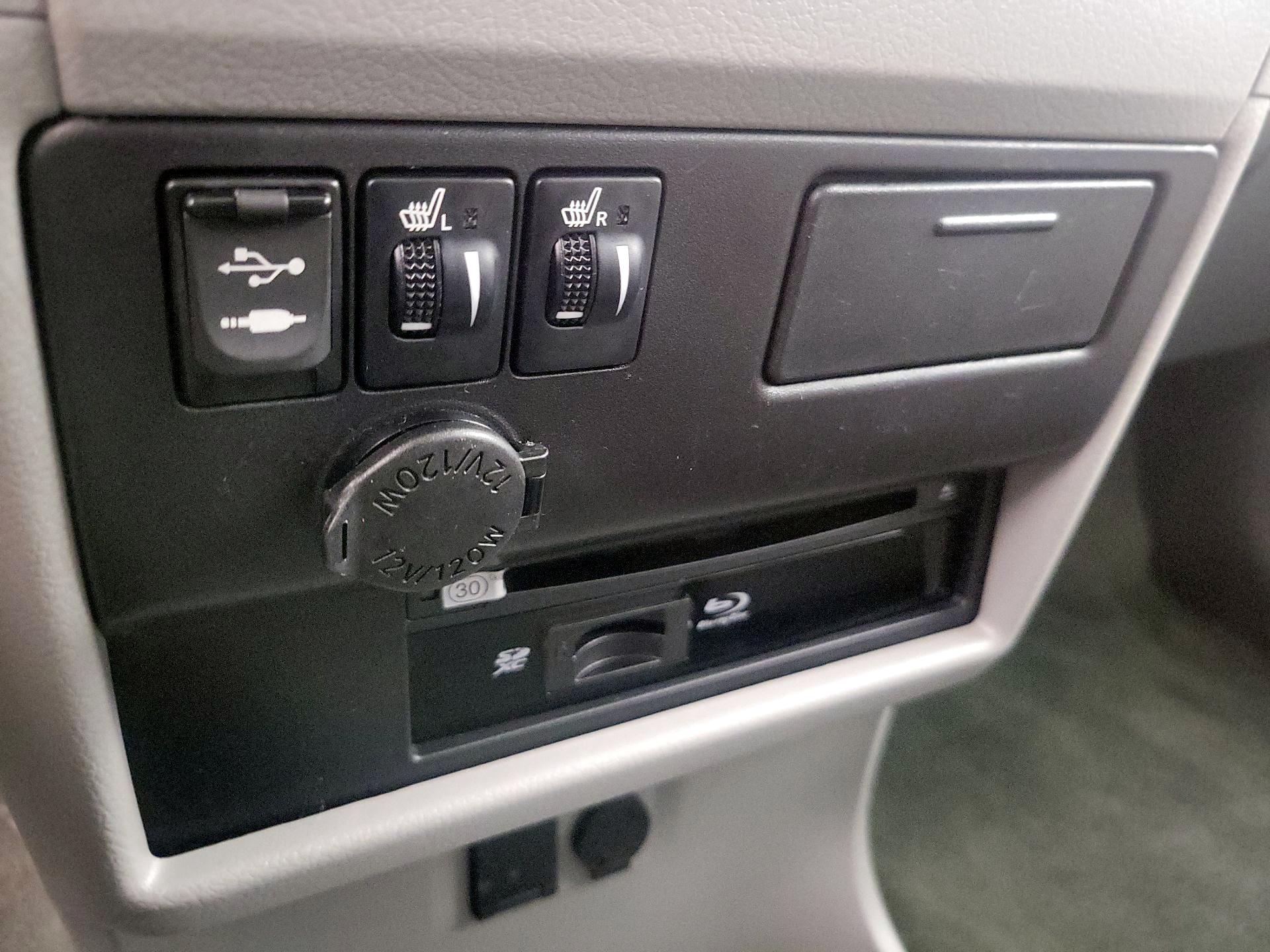 Thumbnail: 2016 Toyota Sienna - 19