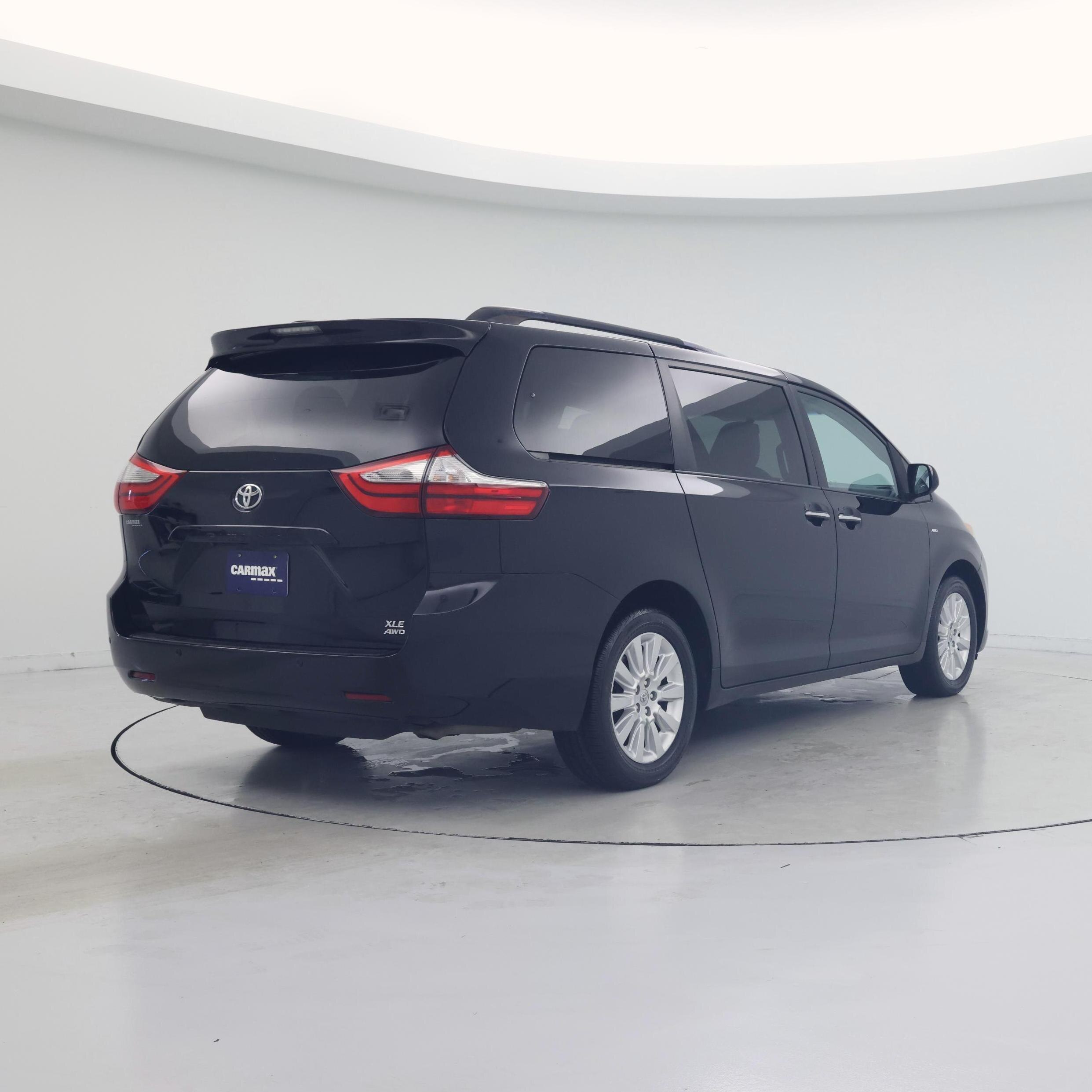 Thumbnail: 2016 Toyota Sienna - 8