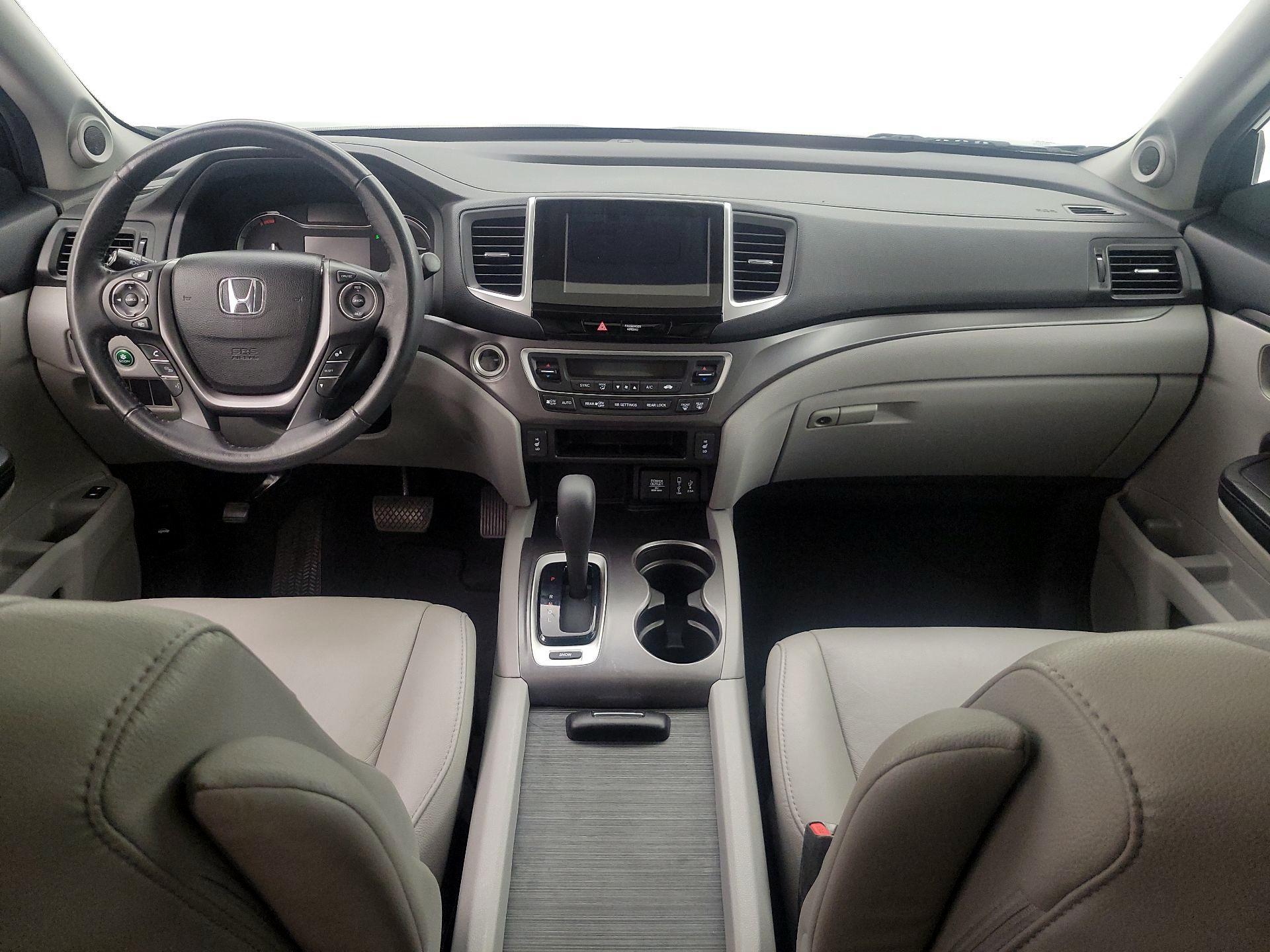 Thumbnail: 2017 Honda Pilot - 9