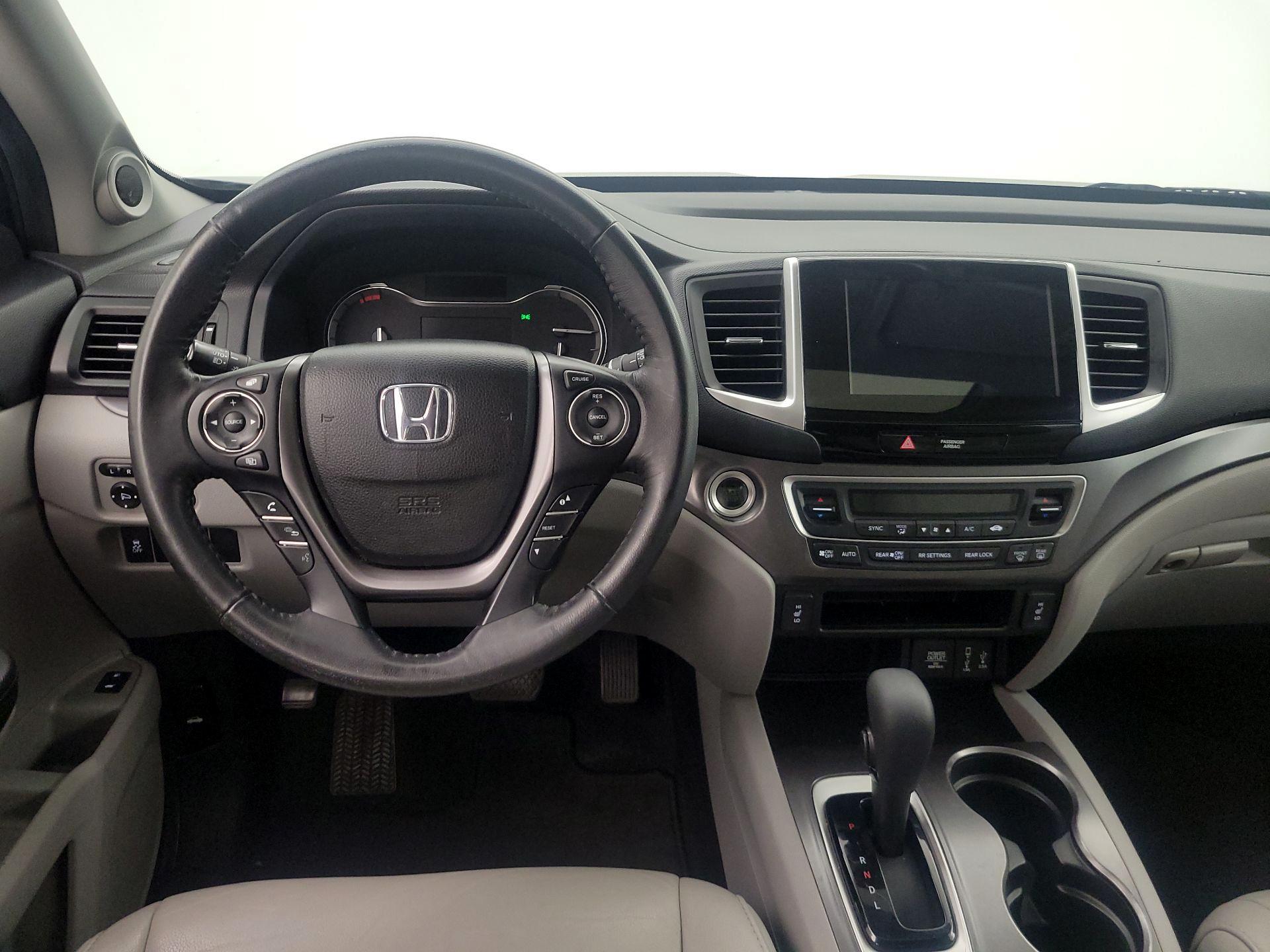 Thumbnail: 2017 Honda Pilot - 10