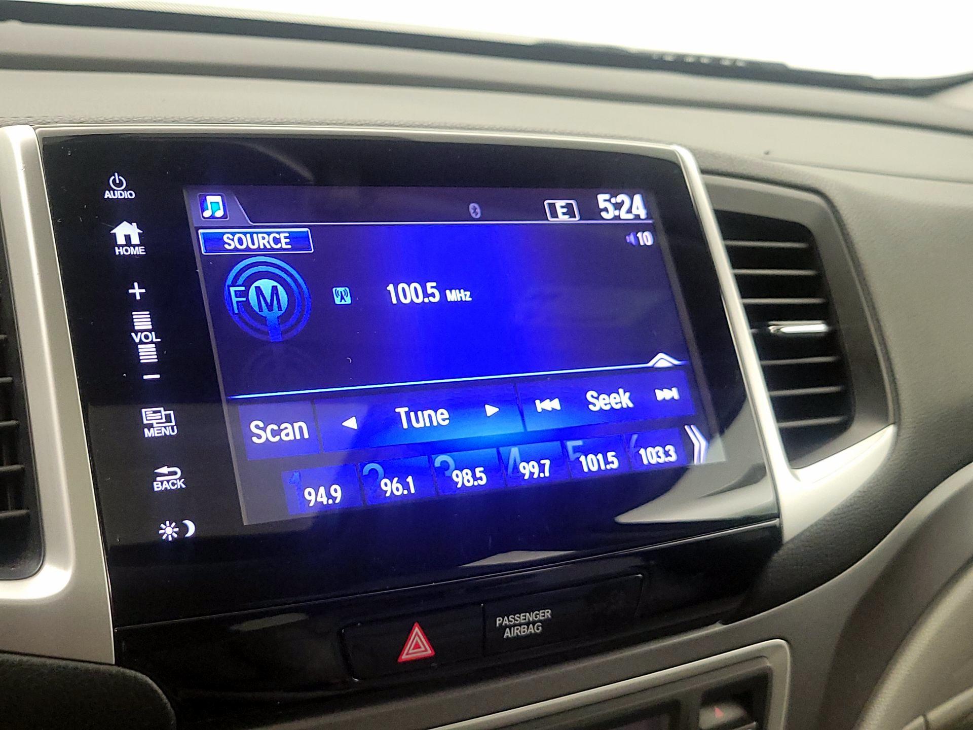 Thumbnail: 2017 Honda Pilot - 15