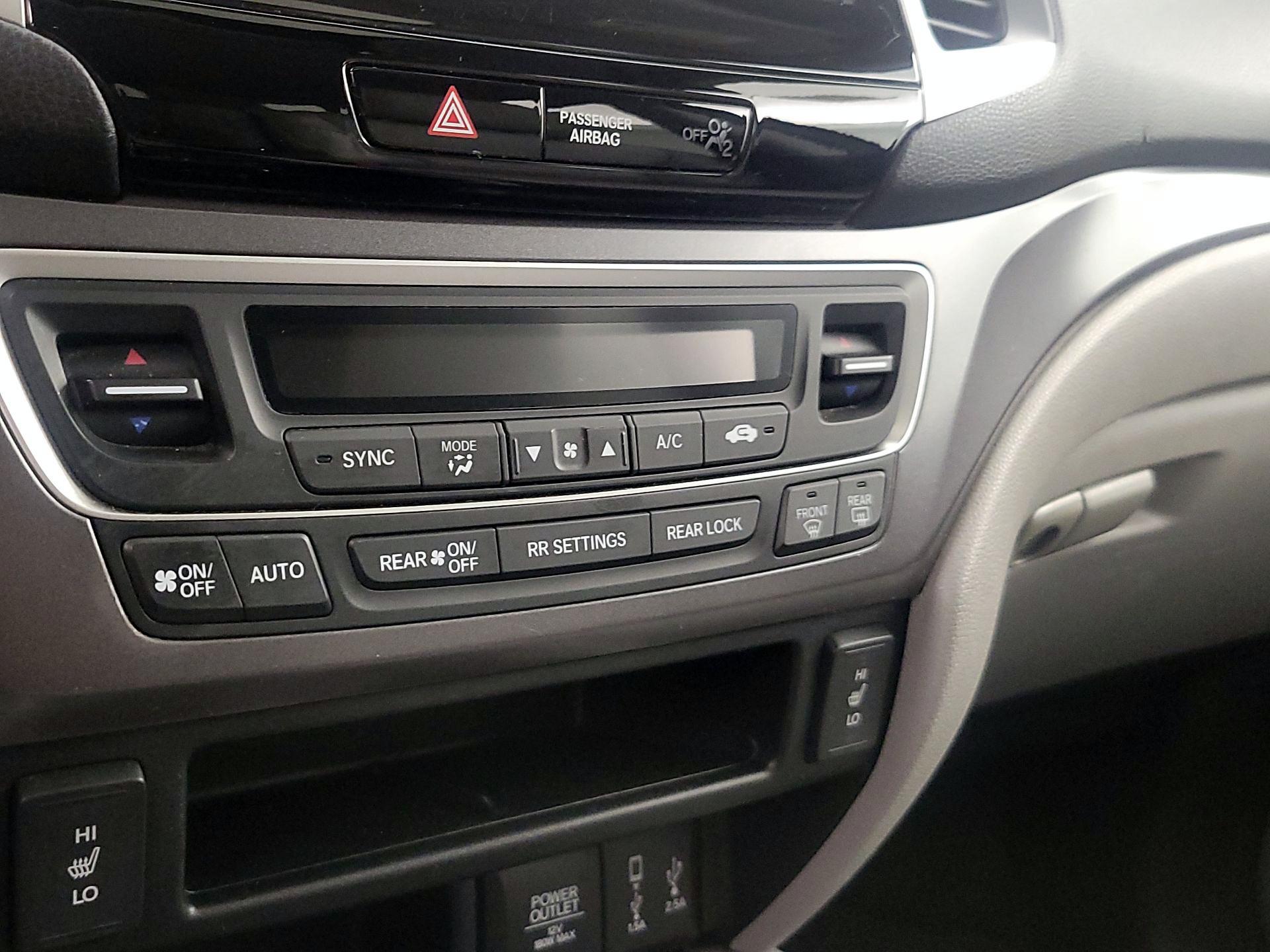 Thumbnail: 2017 Honda Pilot - 16